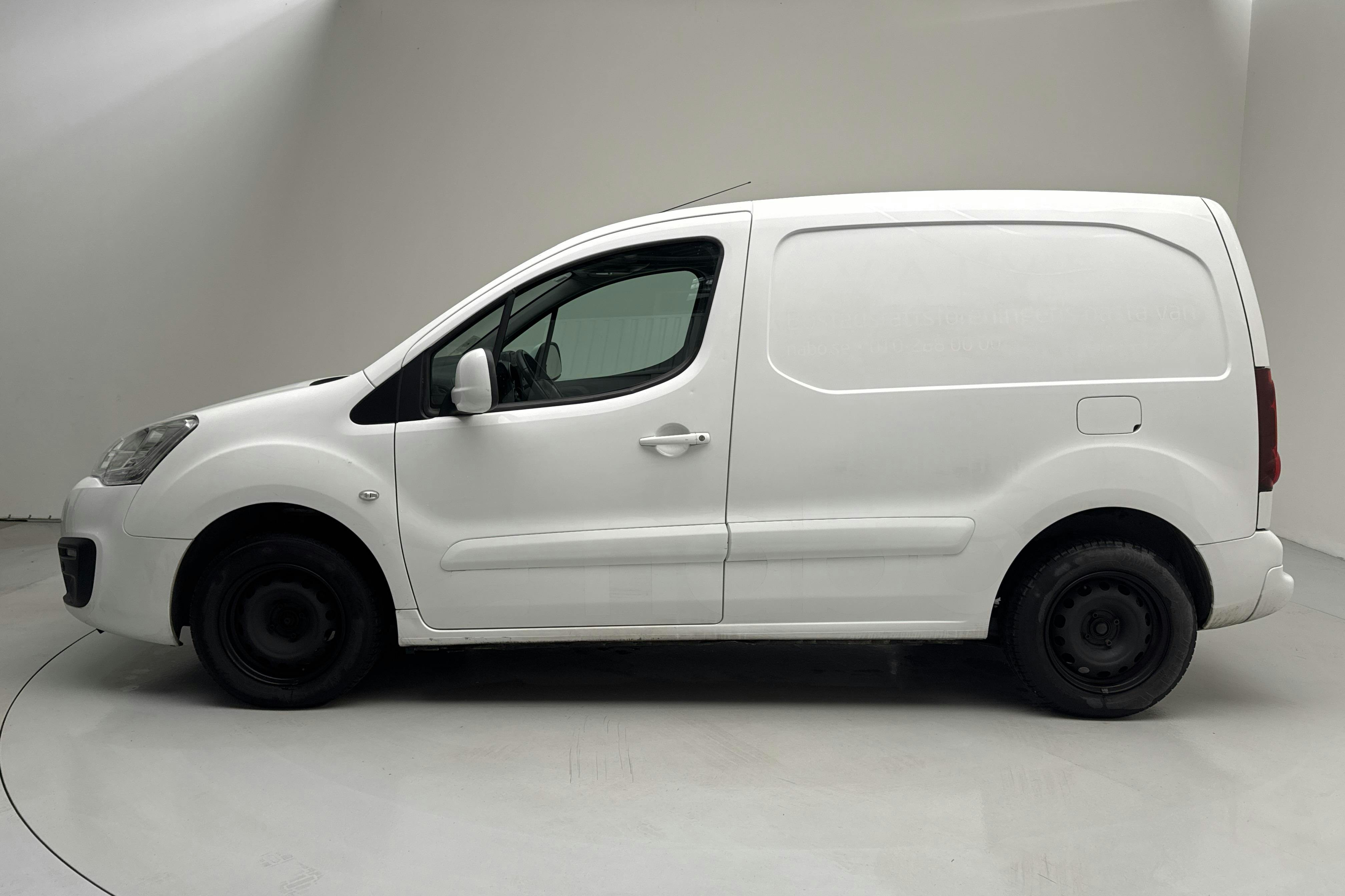 Præsentationsfoto 2 af 10: Peugeot Partner 1.6 BlueHDI Skåp (100hk) - 100 250 kilometer - Salgsautomat - Hvid - 2017