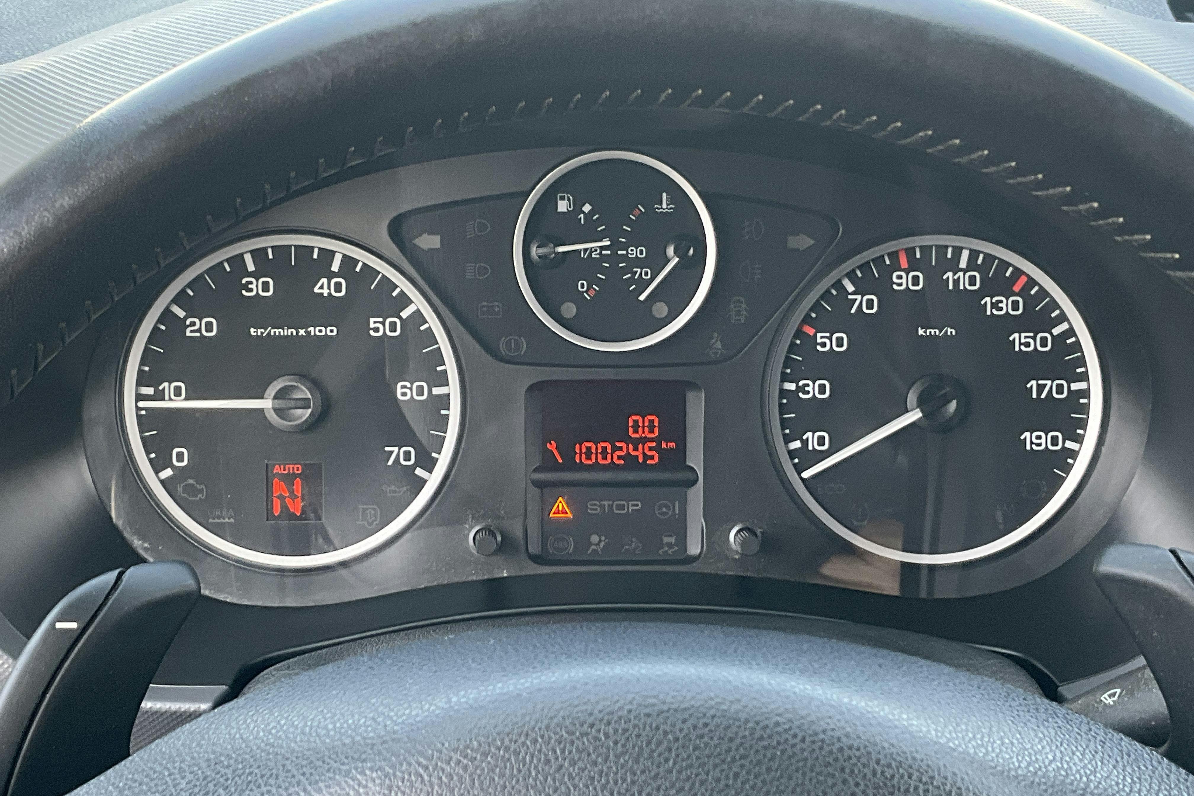 Præsentationsfoto 10 af 10: Peugeot Partner 1.6 BlueHDI Skåp (100hk) - 100 250 kilometer - Salgsautomat - Hvid - 2017