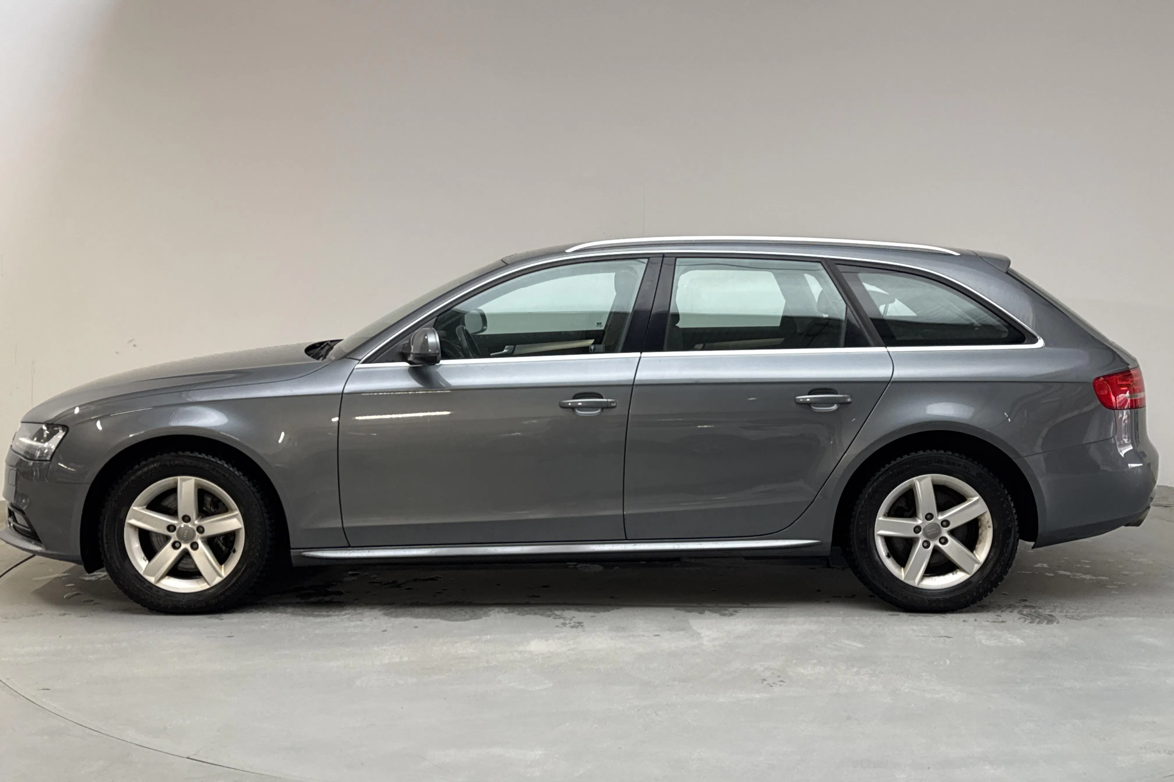 Presentation photo 2 of 12: Audi A4 1.8 TFSI Avant (170hk) - 151 090 km - Manual - gray - 2013