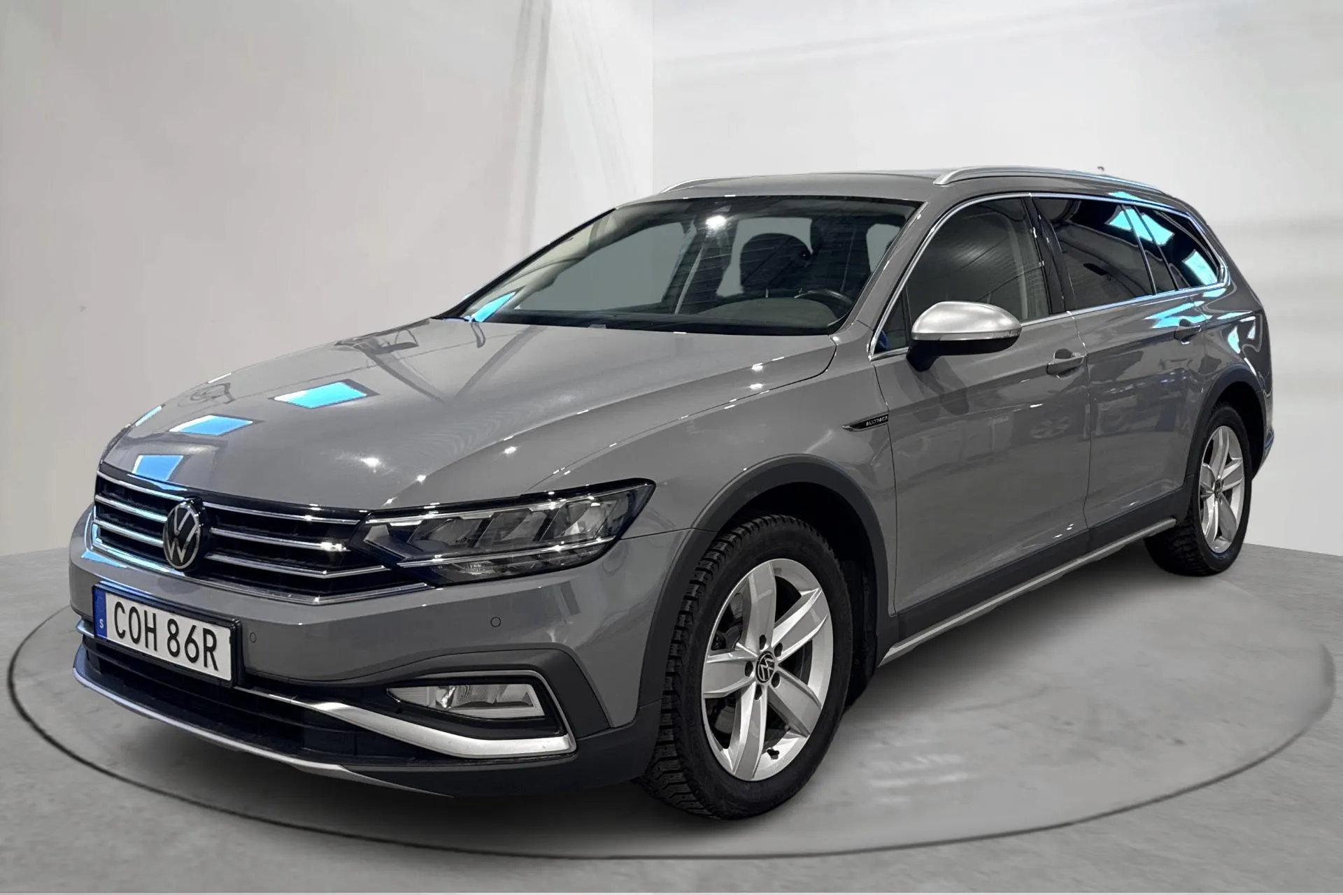 Presentationsfoto 1 av 17: VW Passat Alltrack 2.0 TDI Sportscombi 4Motion (200hk) - 9 321 mil - Automat - grå - 2023