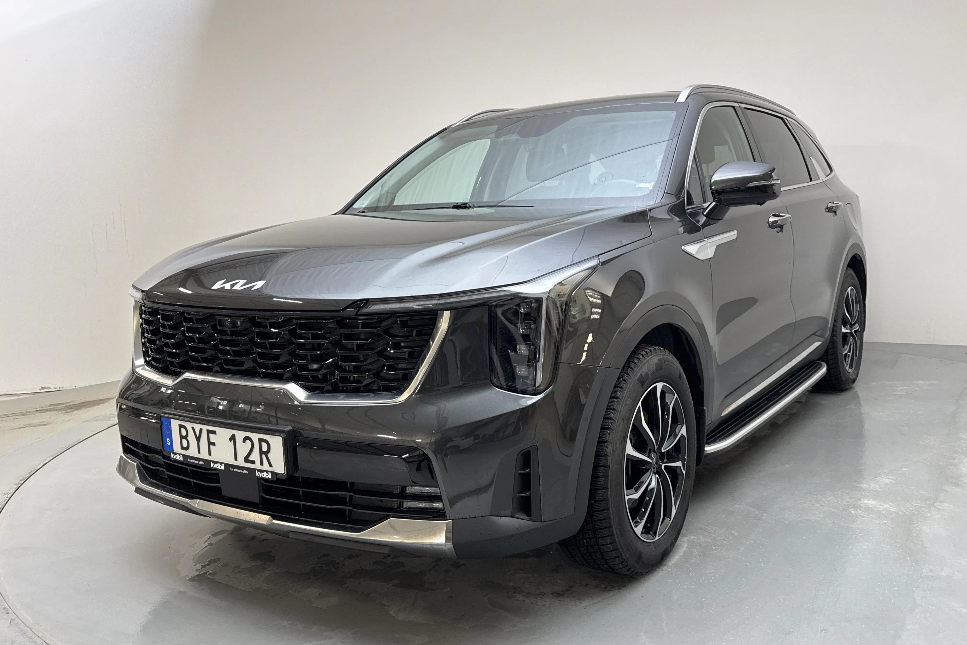 Presentation photo 1 of 20: KIA Sorento 1.6 T-GDi Plug-in Hybrid AWD (265hk) - 22 900 km - Automatic - gray - 2025
