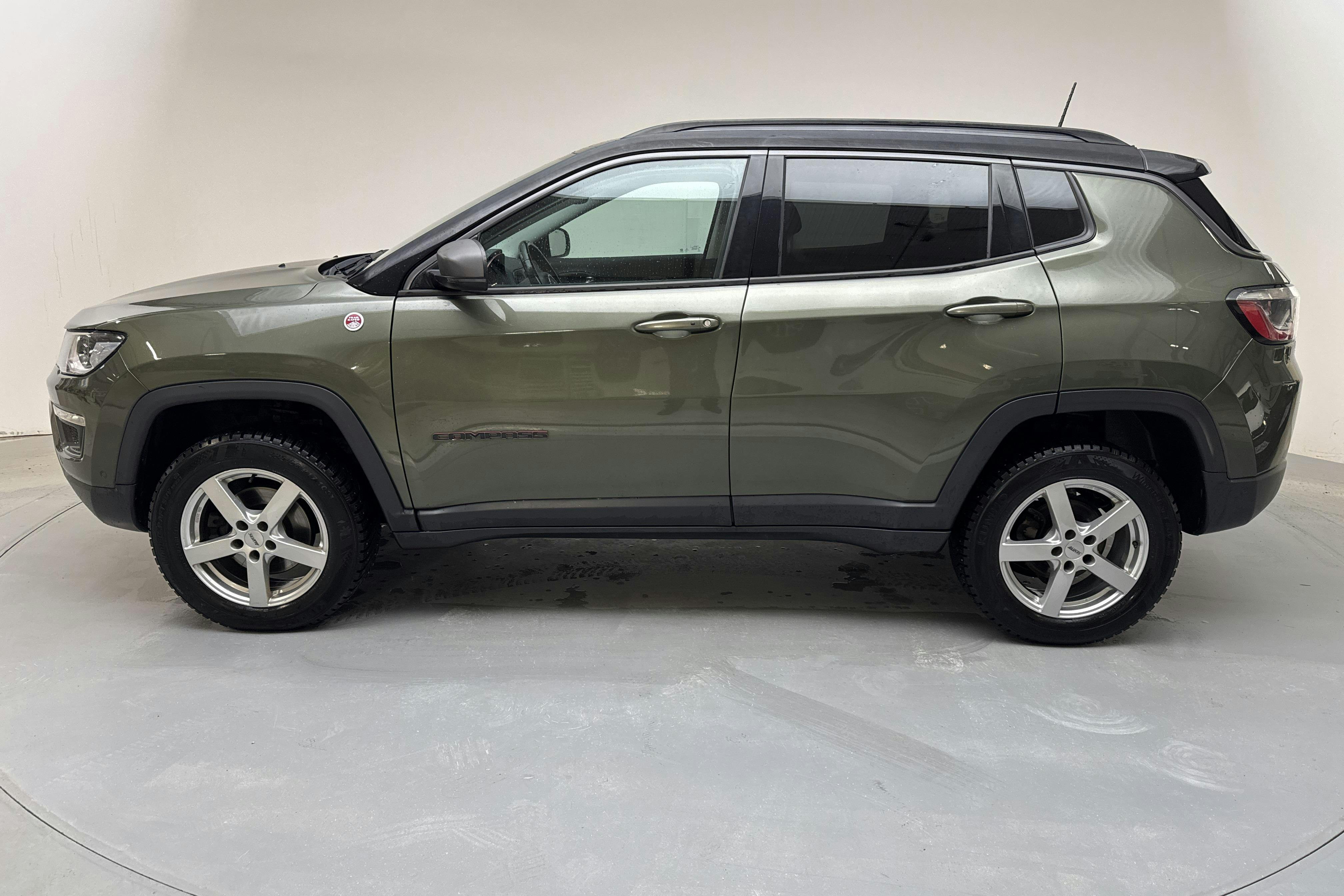 Presentation photo 2 of 13: Jeep Compass 2.0 Multijet 4WD (170hk) - 113 110 km - Automatic - green - 2019