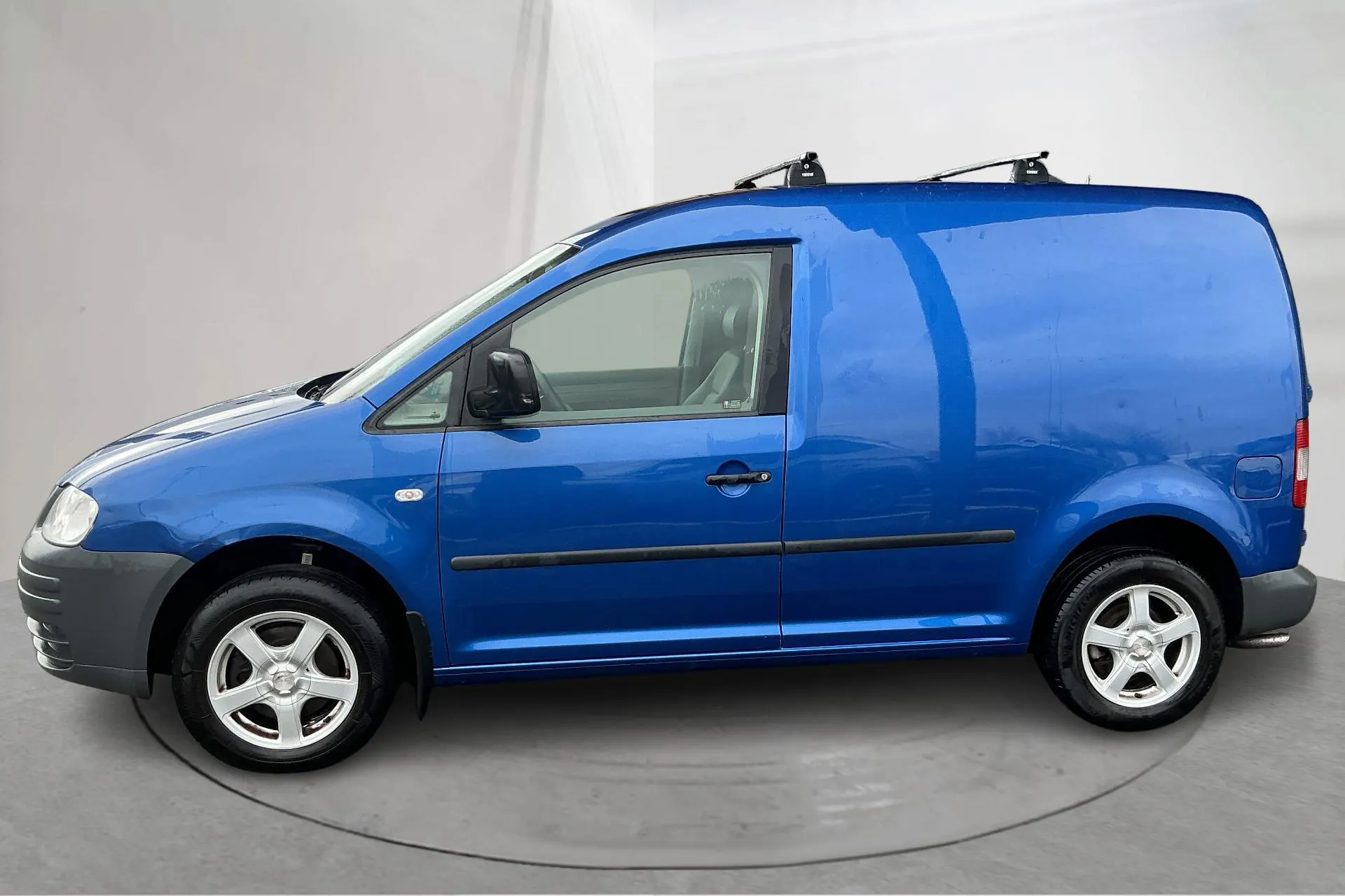 Presentationsfoto 2 av 13: VW Caddy 2.0 Ecofuel Skåp (109hk) - 14 832 mil - Manuell - blå - 2009