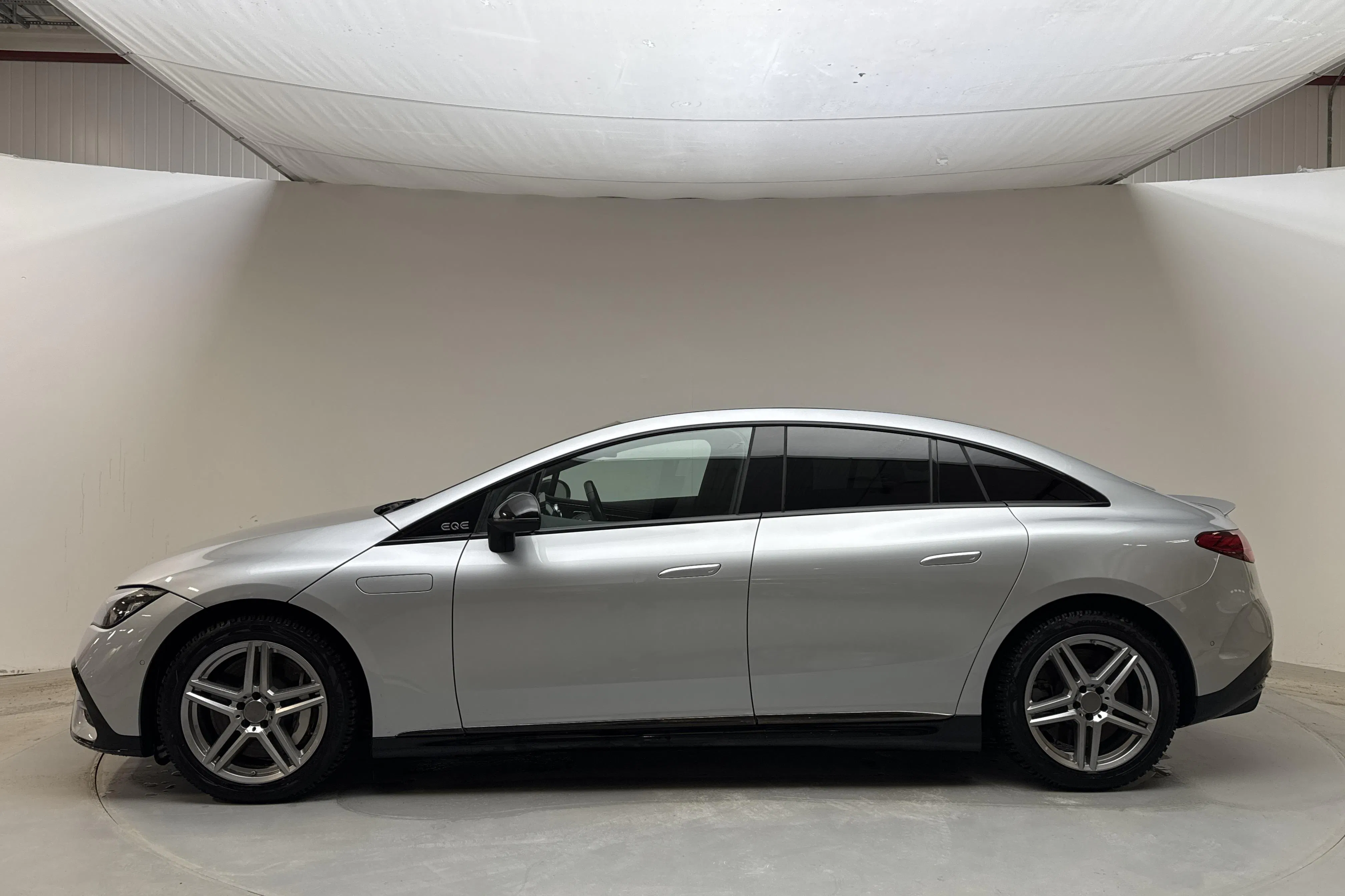 Presentationsfoto 2 av 15: Mercedes EQE 350+ V295 (292hk) - 3 385 mil - Automat - silver - 2025