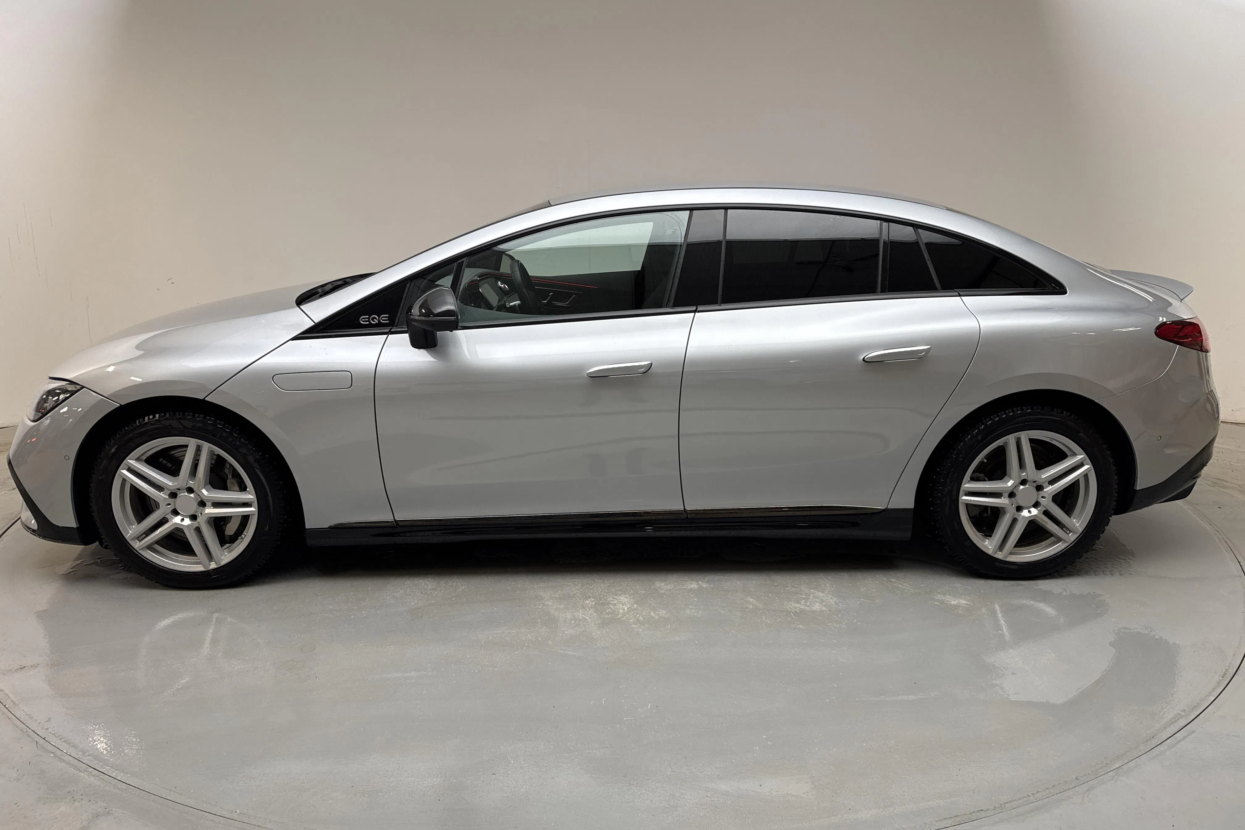 Presentation photo 2 of 16: Mercedes EQE 350+ V295 (292hk) - 32 680 km - Automatic - silver - 2025