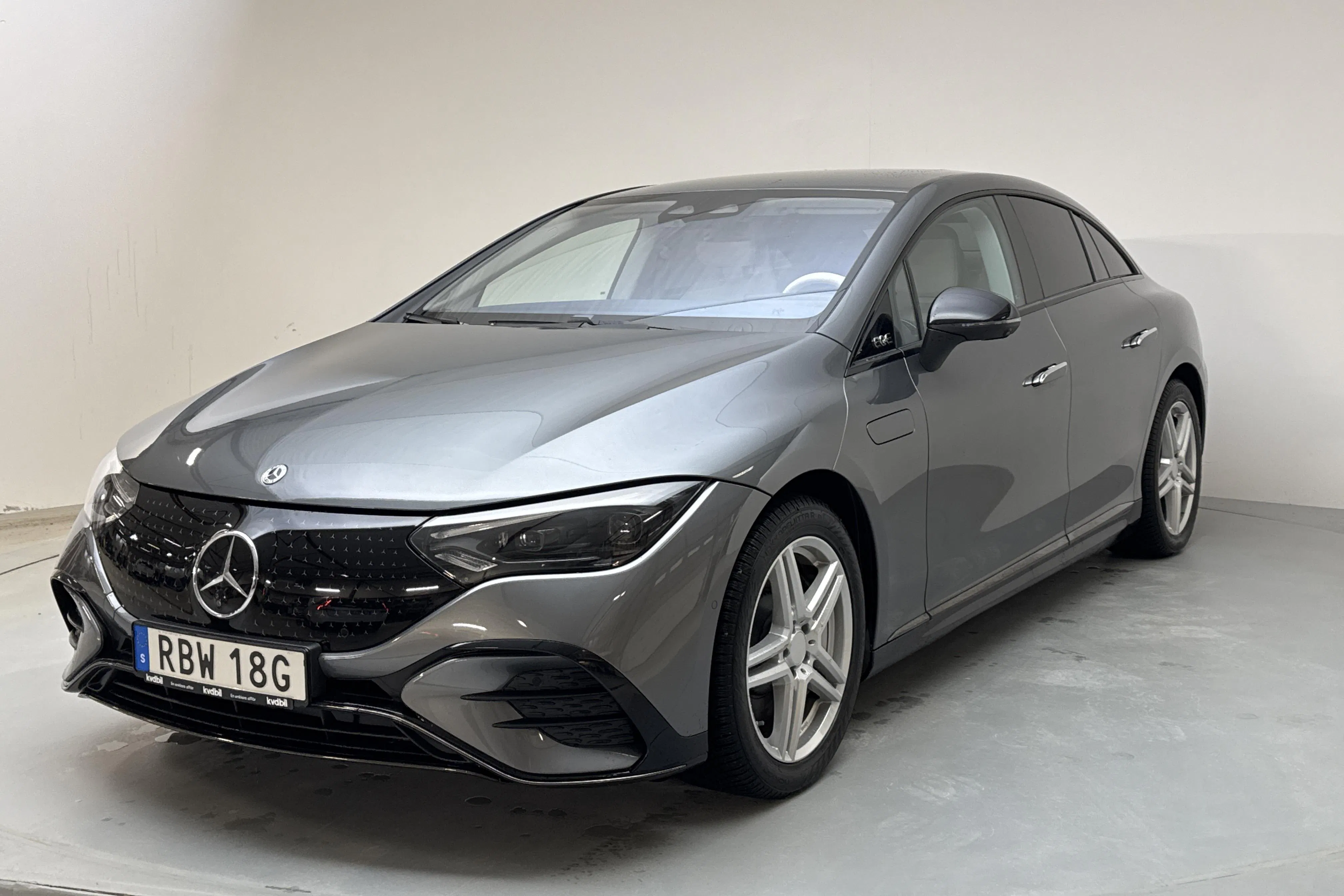 Presentationsfoto 1 av 19: Mercedes EQE 350+ V295 (292hk) - 2 440 mil - Automat - grå - 2025