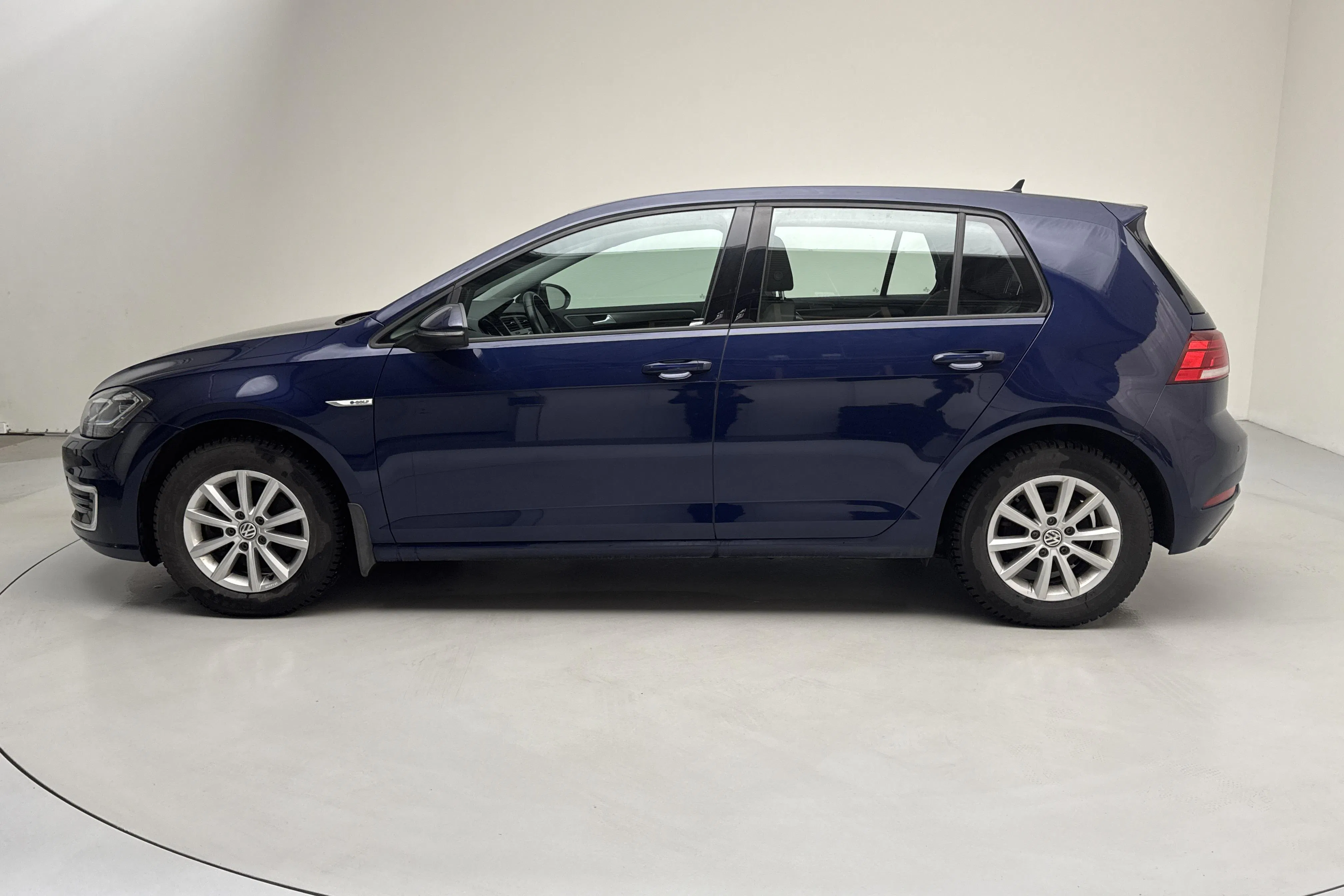 Presentation photo 2 of 17: VW e-Golf VII 5dr (136hk) - 81 390 km - Automatic - Dark Blue - 2020