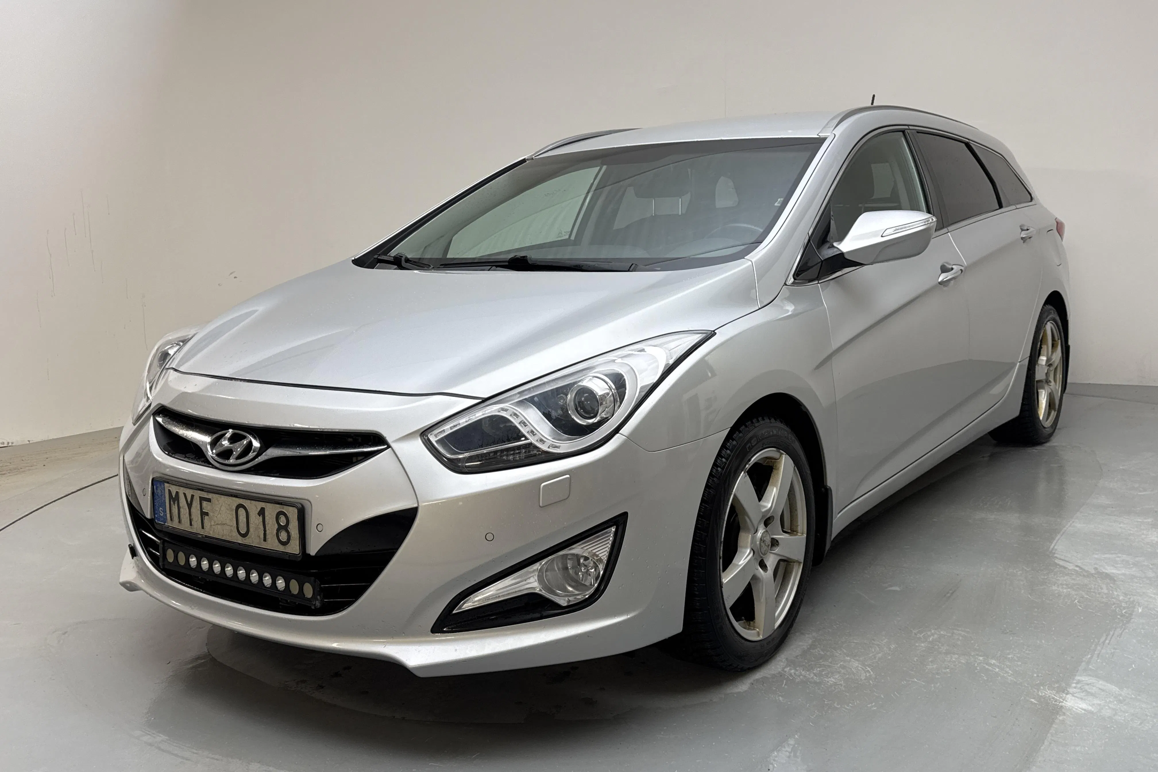 Presentation photo 1 of 15: Hyundai i40 1.7 CRDi Kombi (136hk) - 137 920 km - Manual - silver - 2013