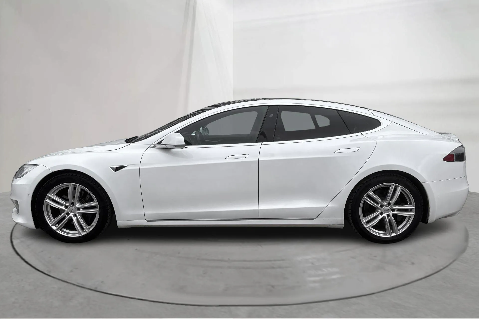 Presentationsfoto 2 av 22: Tesla Model S Dual Motor Long Range AWD - 20 413 mil - Automat - vit - 2020