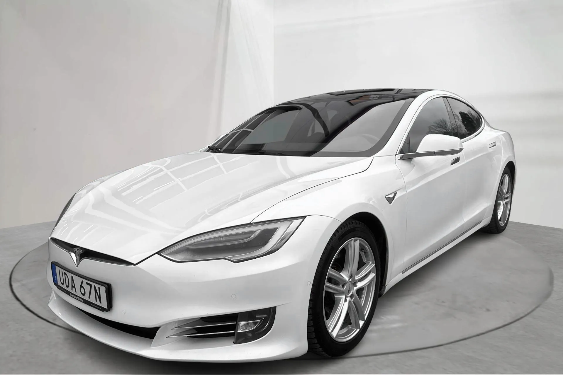 Presentationsfoto 1 av 22: Tesla Model S Dual Motor Long Range AWD - 20 413 mil - Automat - vit - 2020