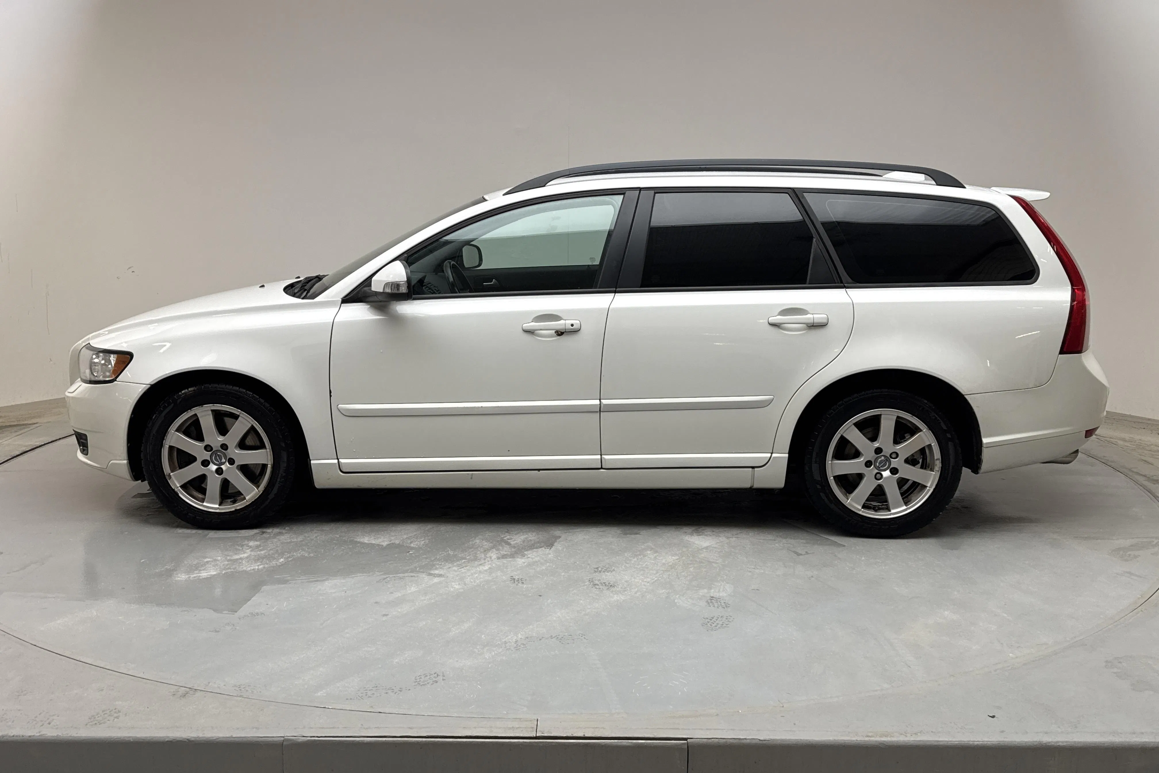 Esittelykuva 2 osoitteesta 14: Volvo V50 D3 (150hk) - 293 870 km - Automaattinen - valkoinen - 2011