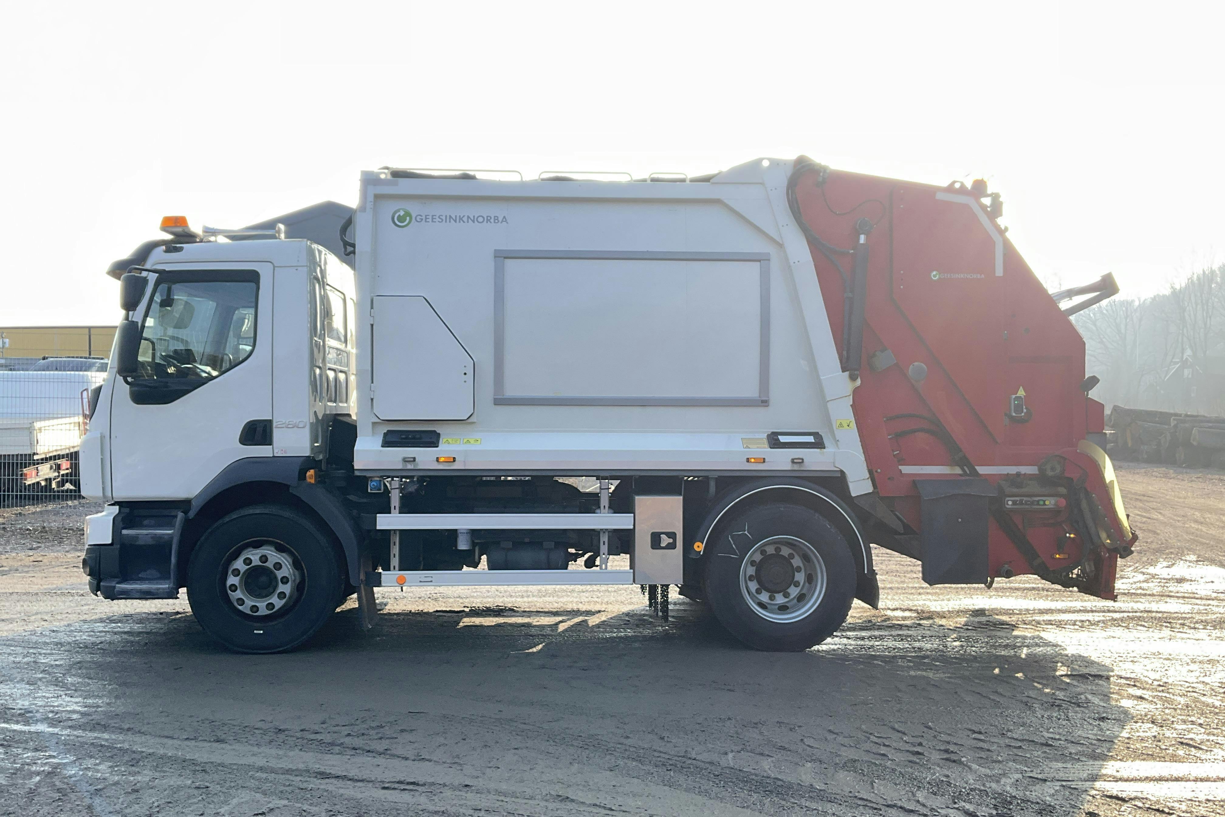 Presentation photo 2 of 51: VOLVO FL280 - 177 140 km - Automatic - 2018