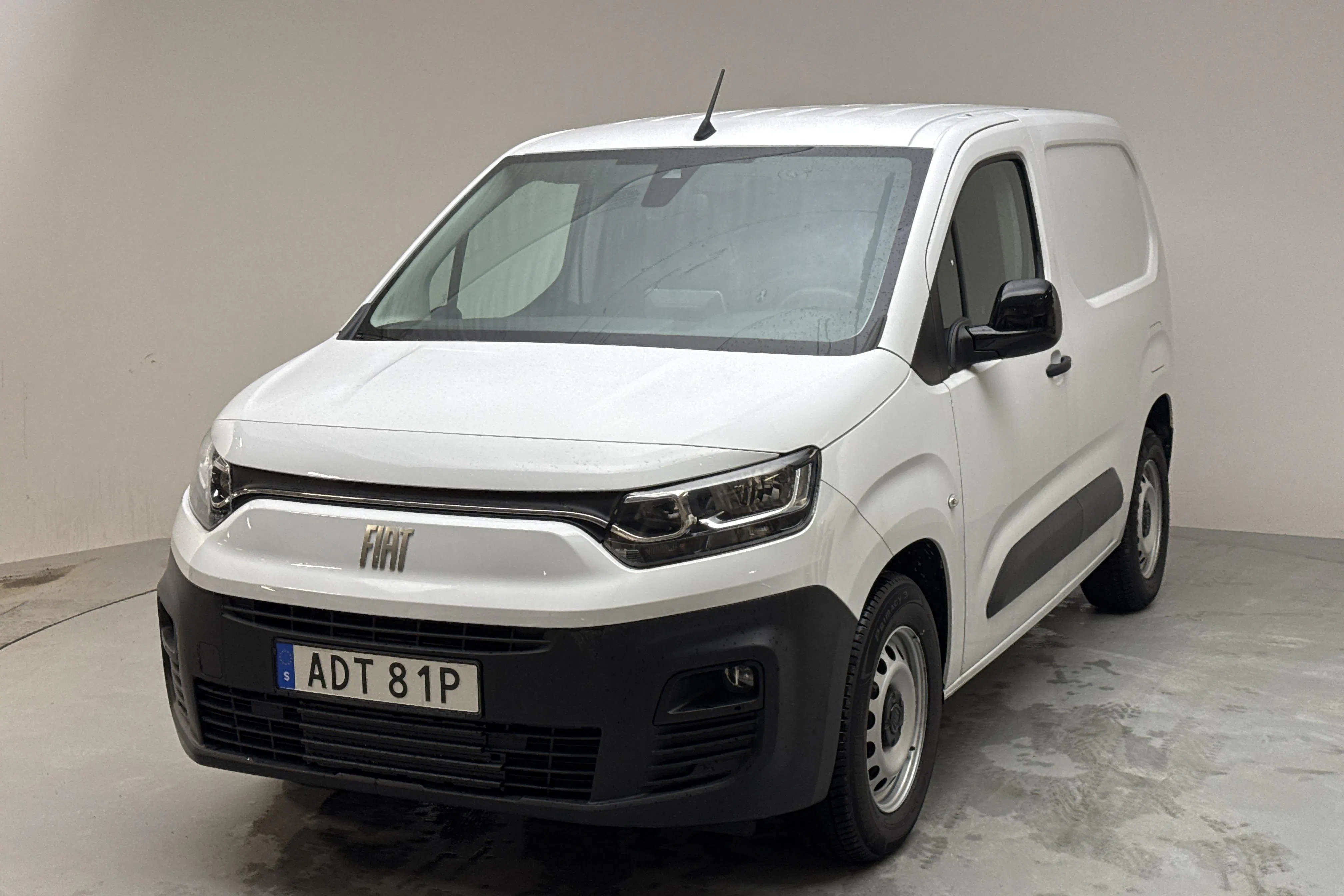 Presentation photo 1 of 14: Fiat E-Doblo 50kWh (136hk) - 30 km - Automatic - white - 2024