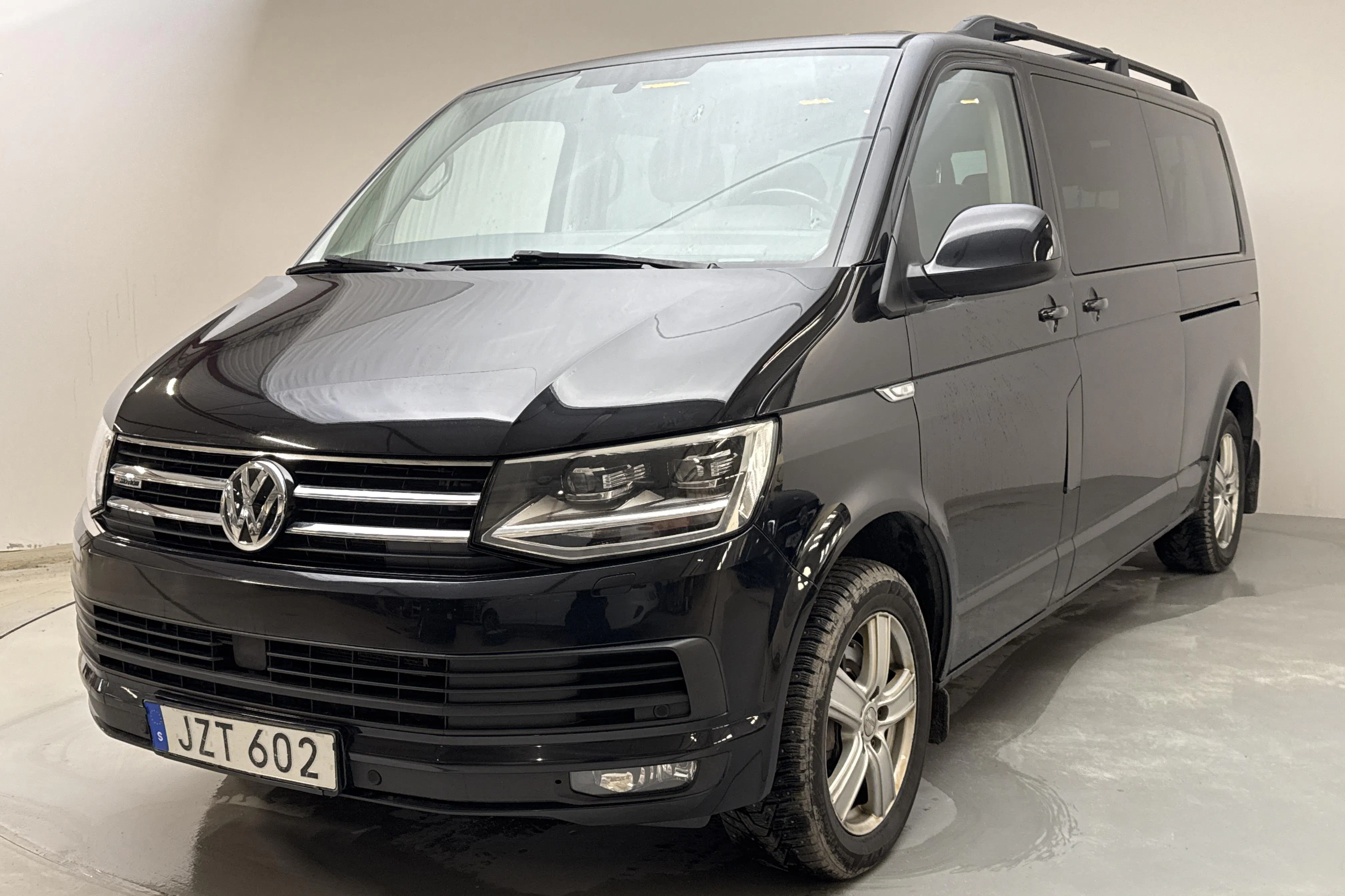 Presentationsfoto 1 av 16: VW Caravelle T6 2.0 TDI BMT 4MOTION (204hk) - 14 842 mil - Automat - svart - 2018