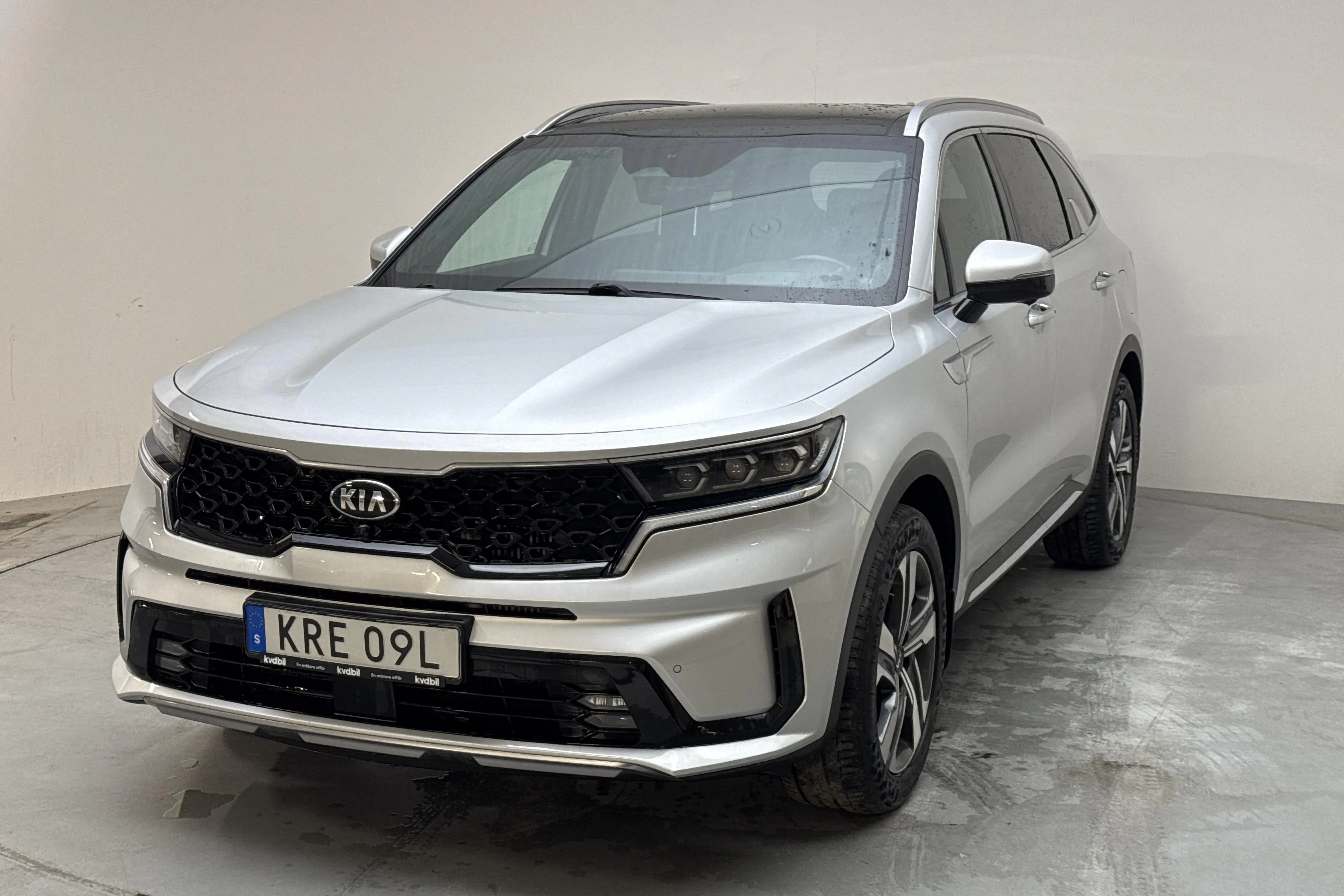 Presentationsfoto 1 av 19: KIA Sorento 1.6 T-GDi Plug-in Hybrid AWD (265hk) - 9 110 mil - Automat - grå - 2021