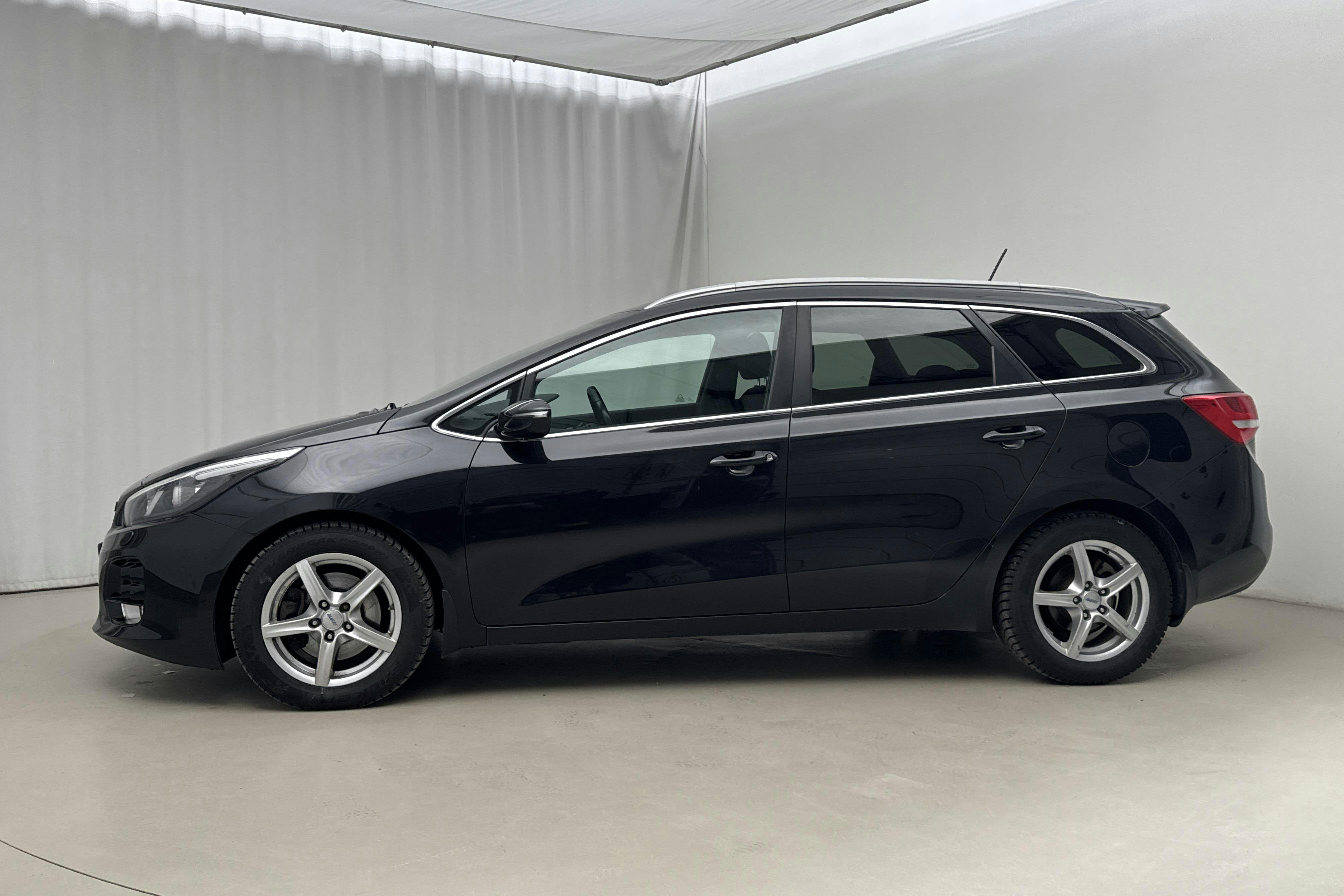 Presentation photo 2 of 20: KIA Cee'd 1.6 CRDi SW (136hk) - 112 240 km - Automatic - black - 2016