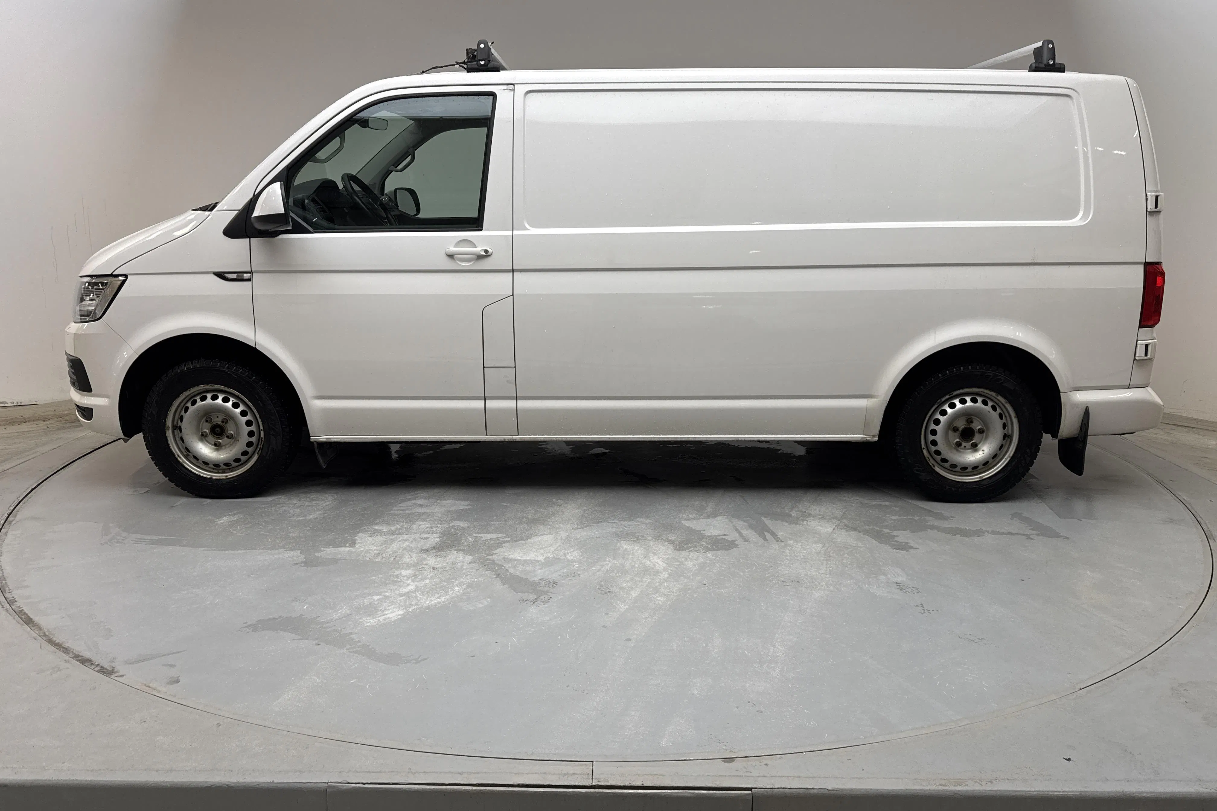 Presentation photo 2 of 12: VW Transporter T6 2.0 TDI BMT Skåp (150hk) - 274 740 km - Automatic - white - 2019