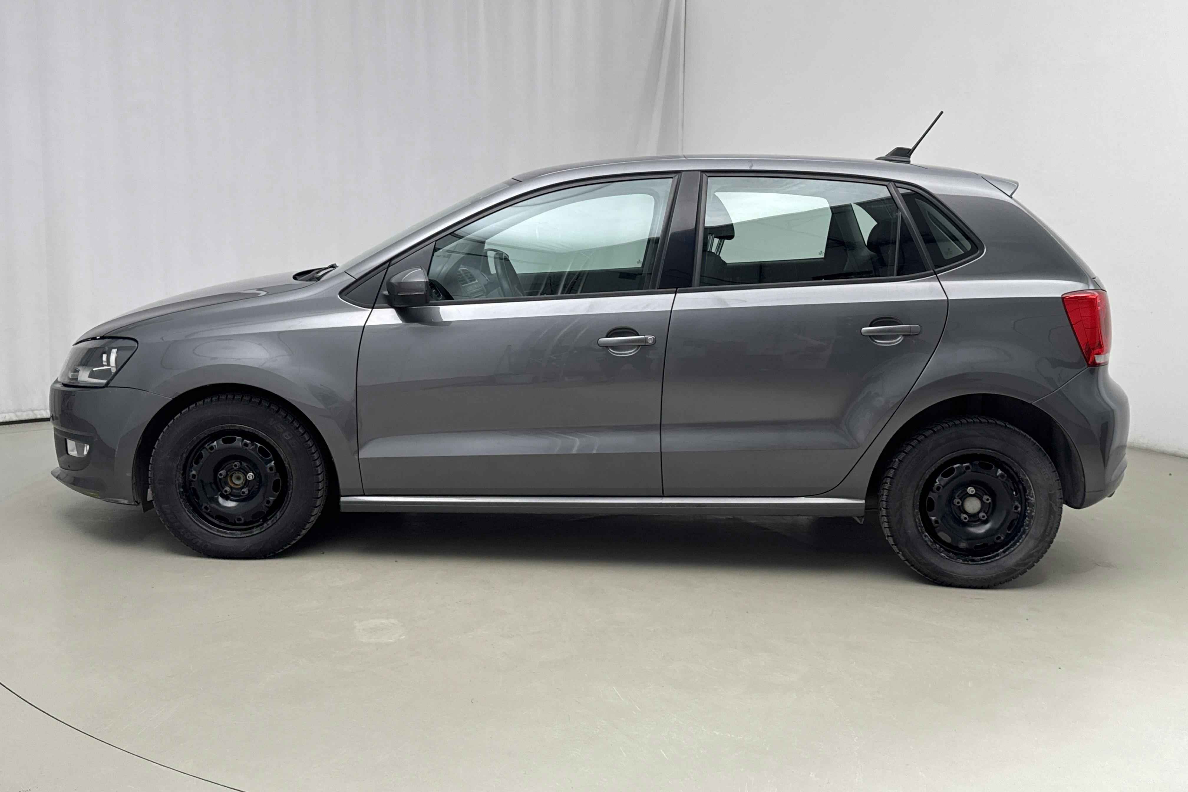 Presentationsfoto 2 av 14: VW Polo 1.4 5dr (85hk) - 14 053 mil - Automat - Dark Grey - 2014