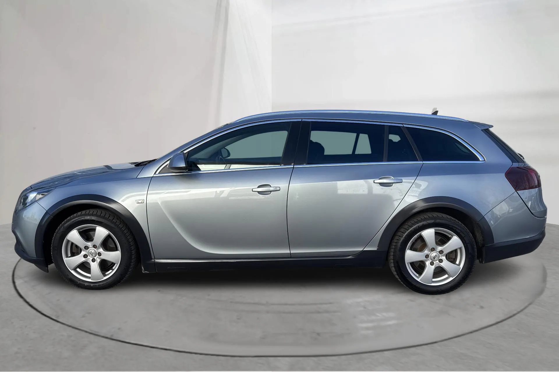 Presentation photo 2 of 17: Opel Insignia 2.0 CDTI BiTurbo 4x4 Country Tourer (195hk) - 213 980 km - Automatic - gray - 2014