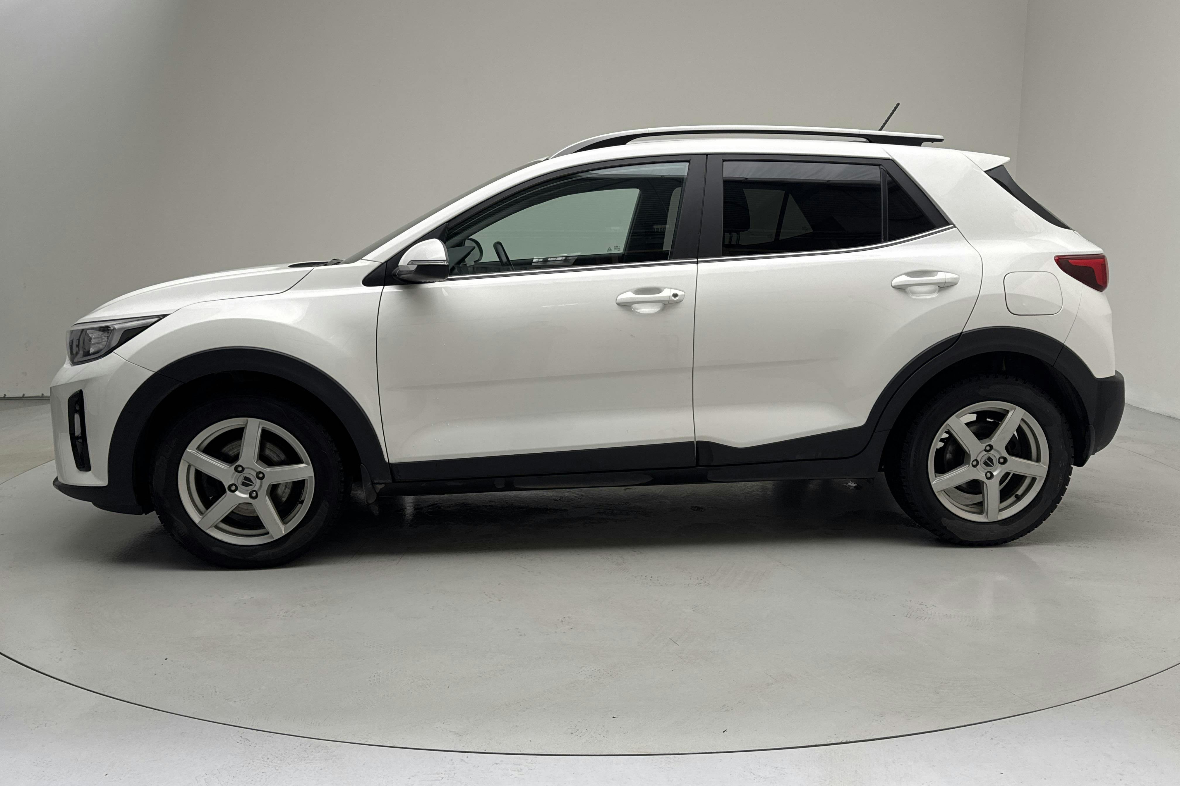 Presentation photo 2 of 14: KIA Stonic 1.0 T-GDi (120hk) - 54 700 km - Automatic - white - 2020