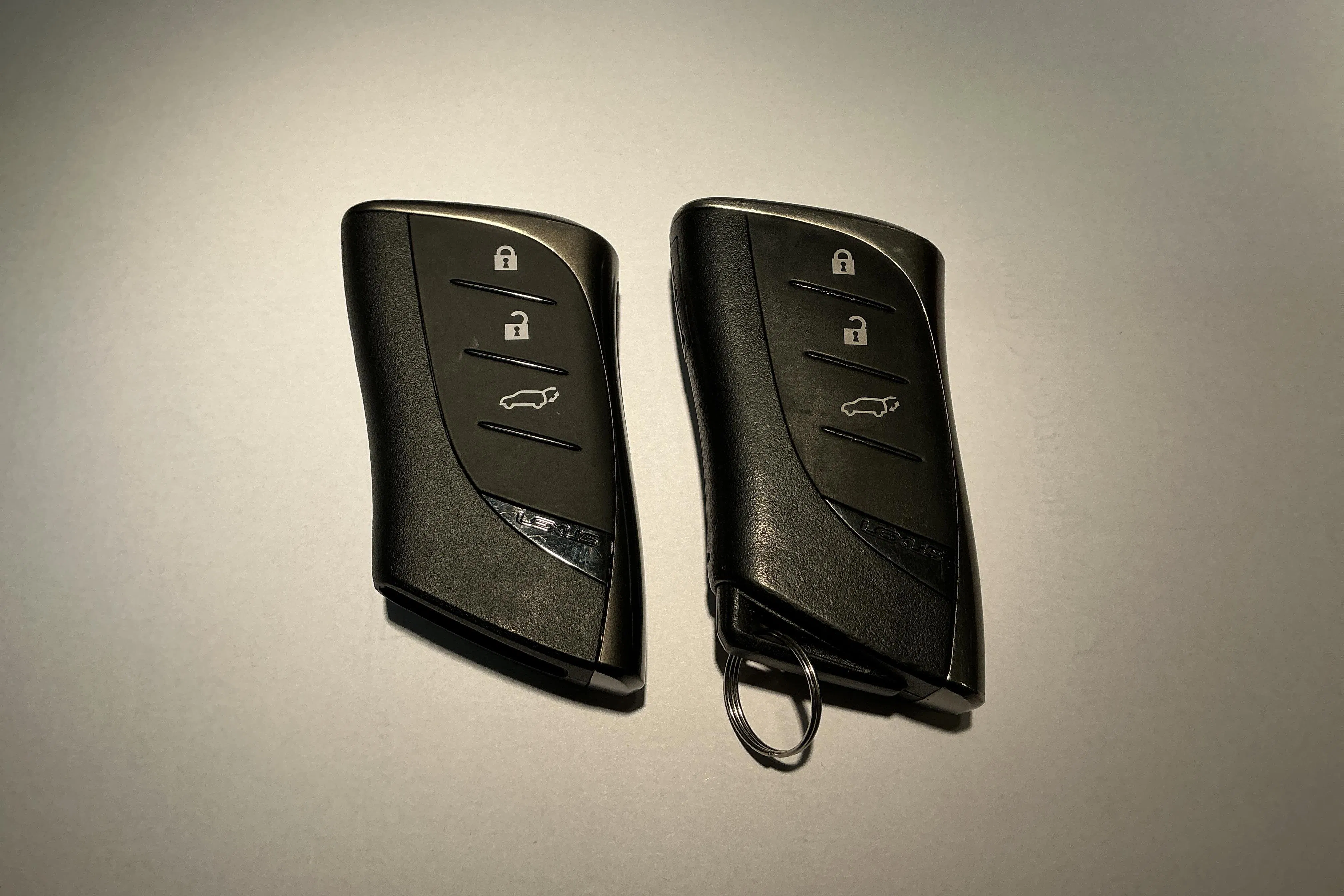 Presentationsfoto 19 av 19: Lexus NX 450h+ AWD (309hk) - 1 822 mil - Automat - Light Grey - 2024