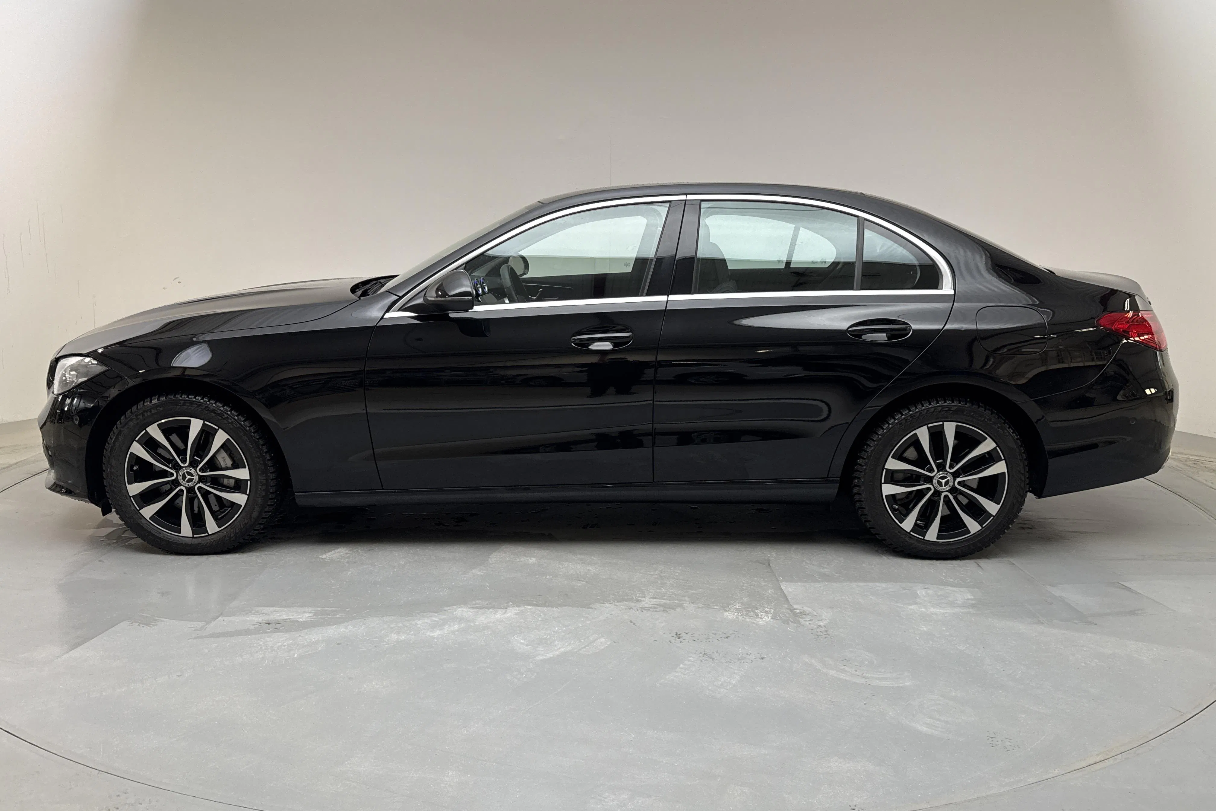 Presentation photo 2 of 18: Mercedes C 300 de Sedan W206 (319hk) - 17 270 km - Automatic - black - 2024