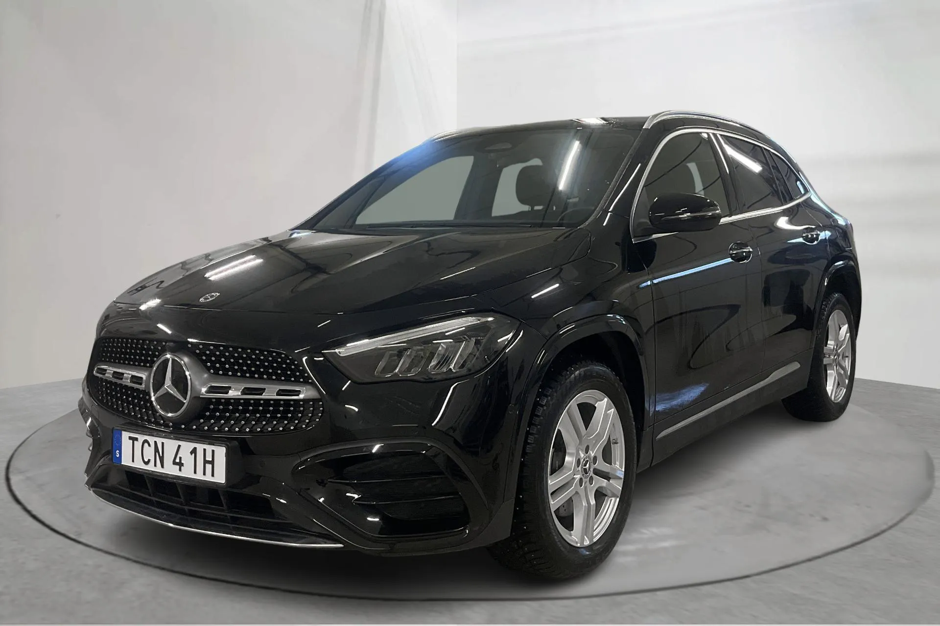 Presentation photo 1 of 25: Mercedes GLA 250 e H247 (218hk) - 11 650 km - Automatic - black - 2024