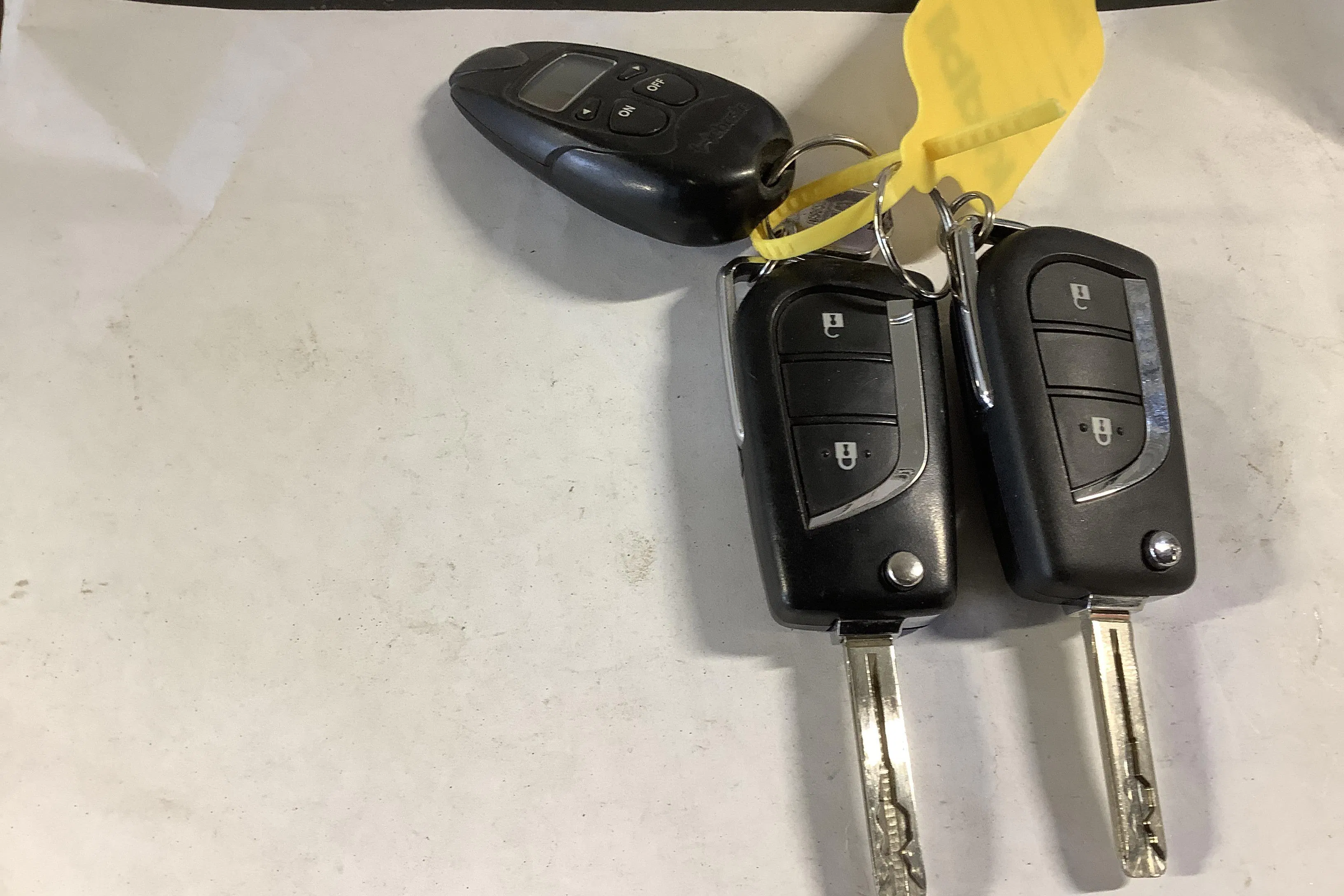 Presentation photo 15 of 15: Toyota Hilux 2.4 D 4WD (150hk) - 200 110 km - Automatic - white - 2017