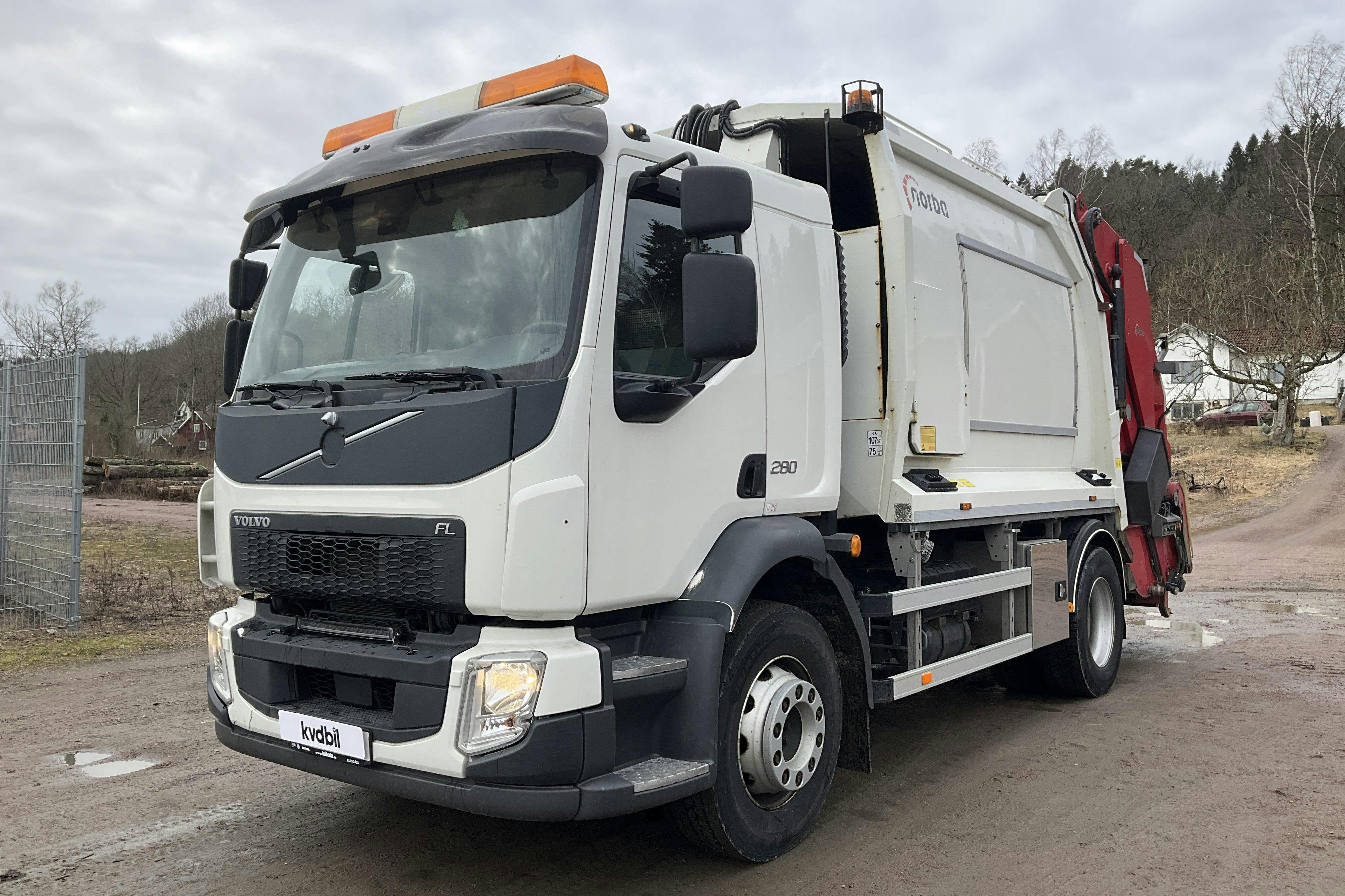 Presentation photo 1 of 46: VOLVO FL 4X2 - 121 390 km - Automatic - 2019