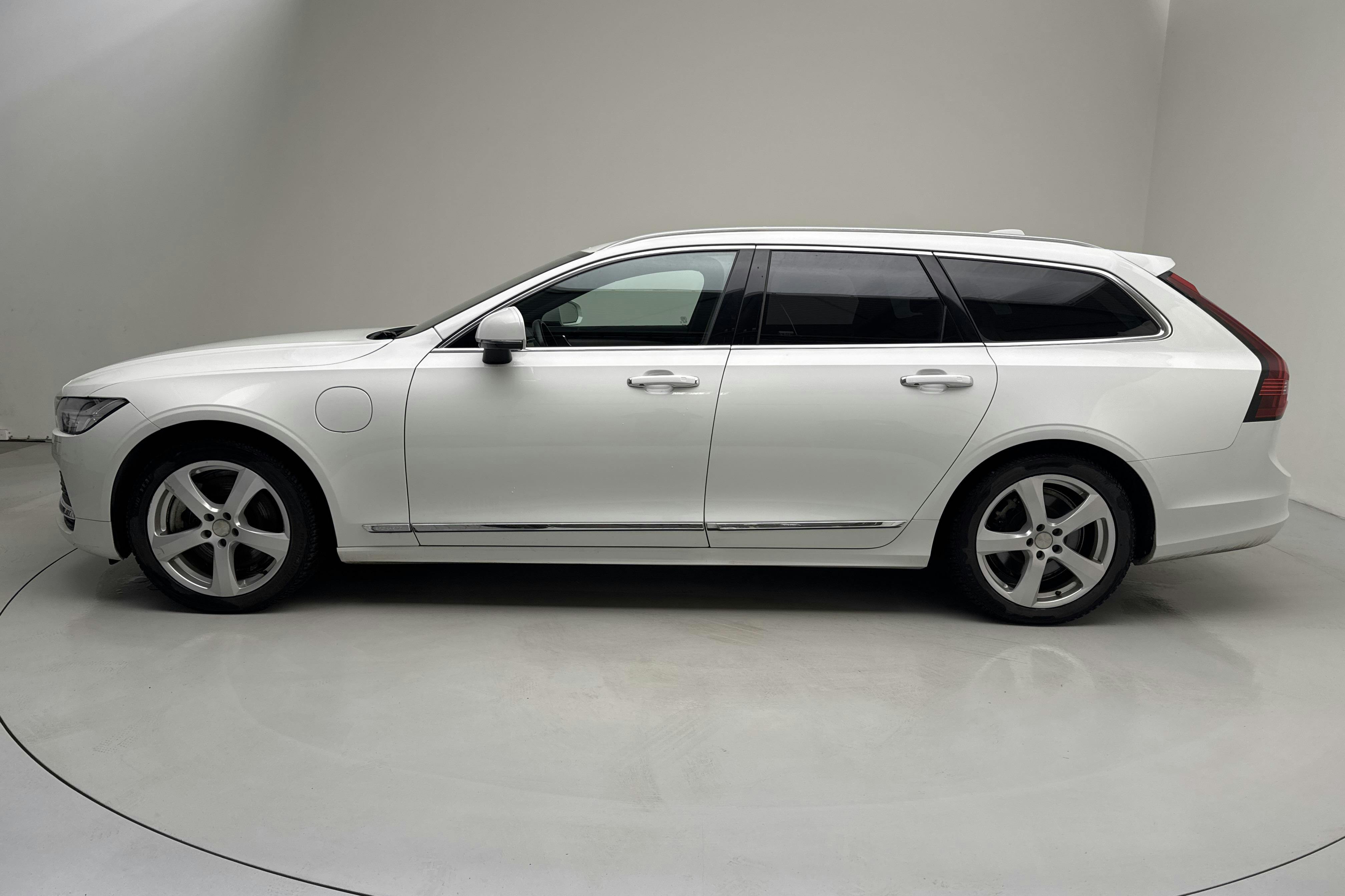 Presentation photo 2 of 17: Volvo V90 T6 AWD Recharge (350hk) - 93 270 km - Automatic - white - 2022