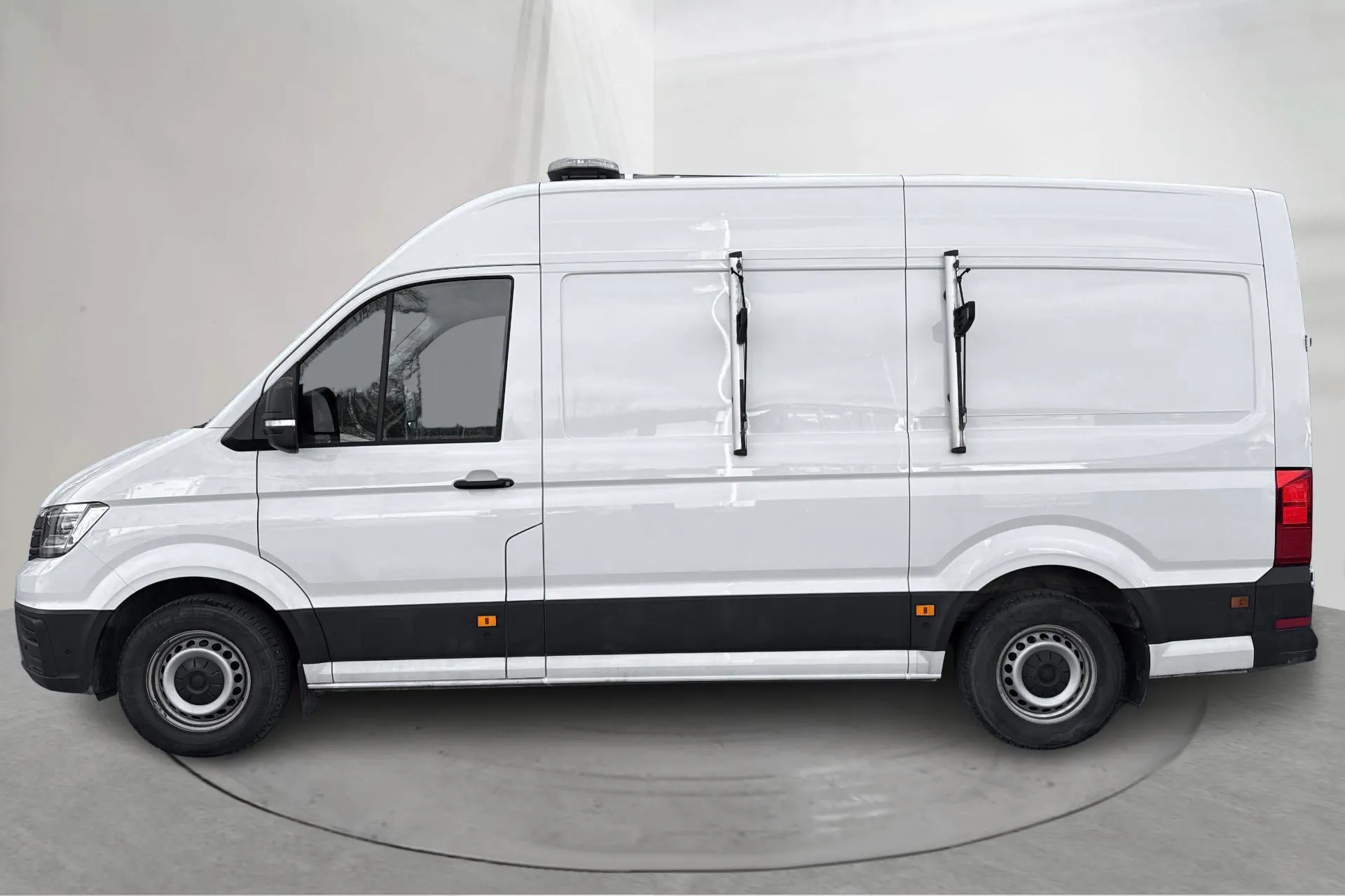 Presentation photo 2 of 20: VW Crafter 35 2.0 TDI Skåp (177hk) - 91 030 km - Automatic - white - 2020