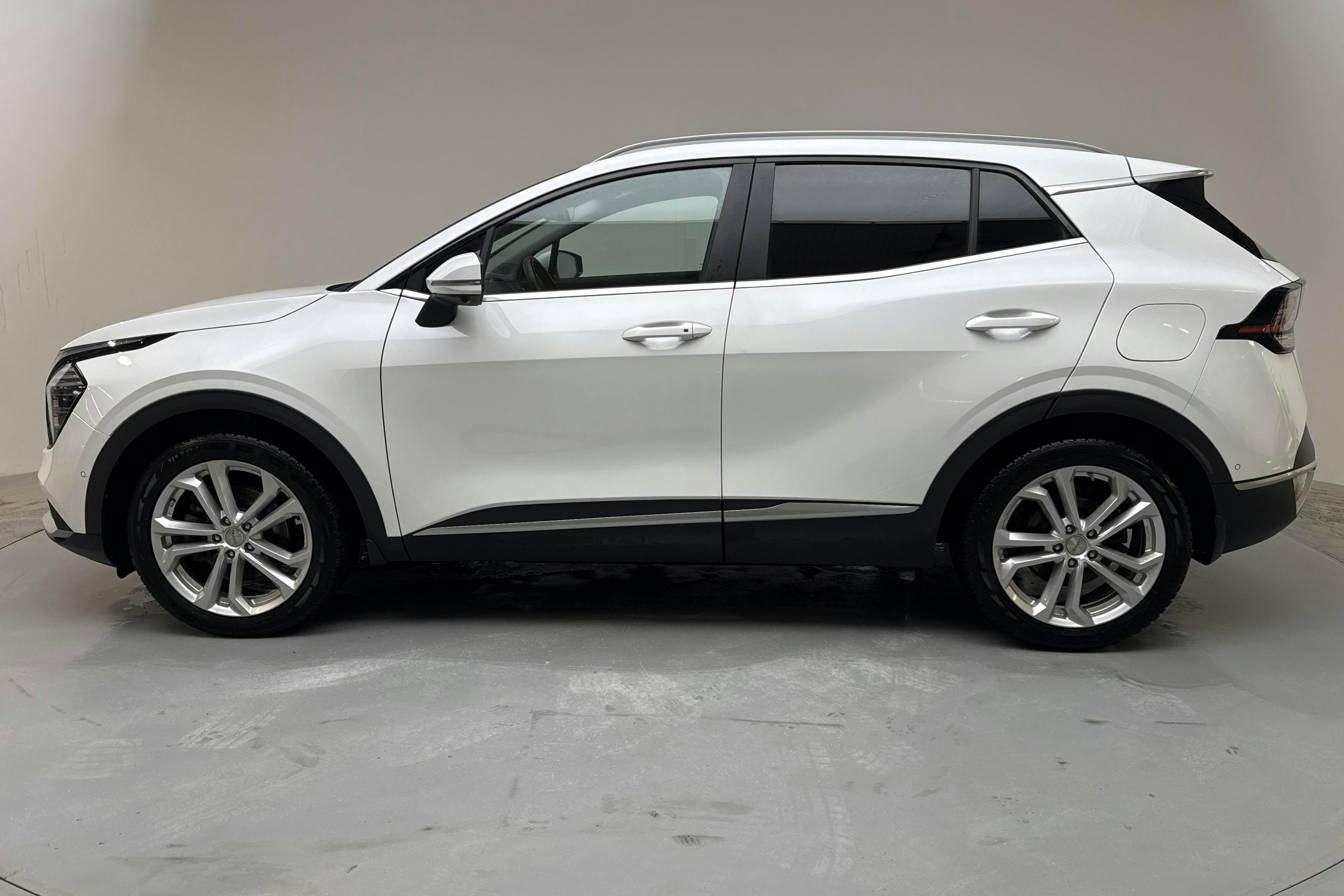 Presentation photo 2 of 15: KIA Sportage PHEV AWD (265hk) - 113 450 km - Automatic - white - 2023