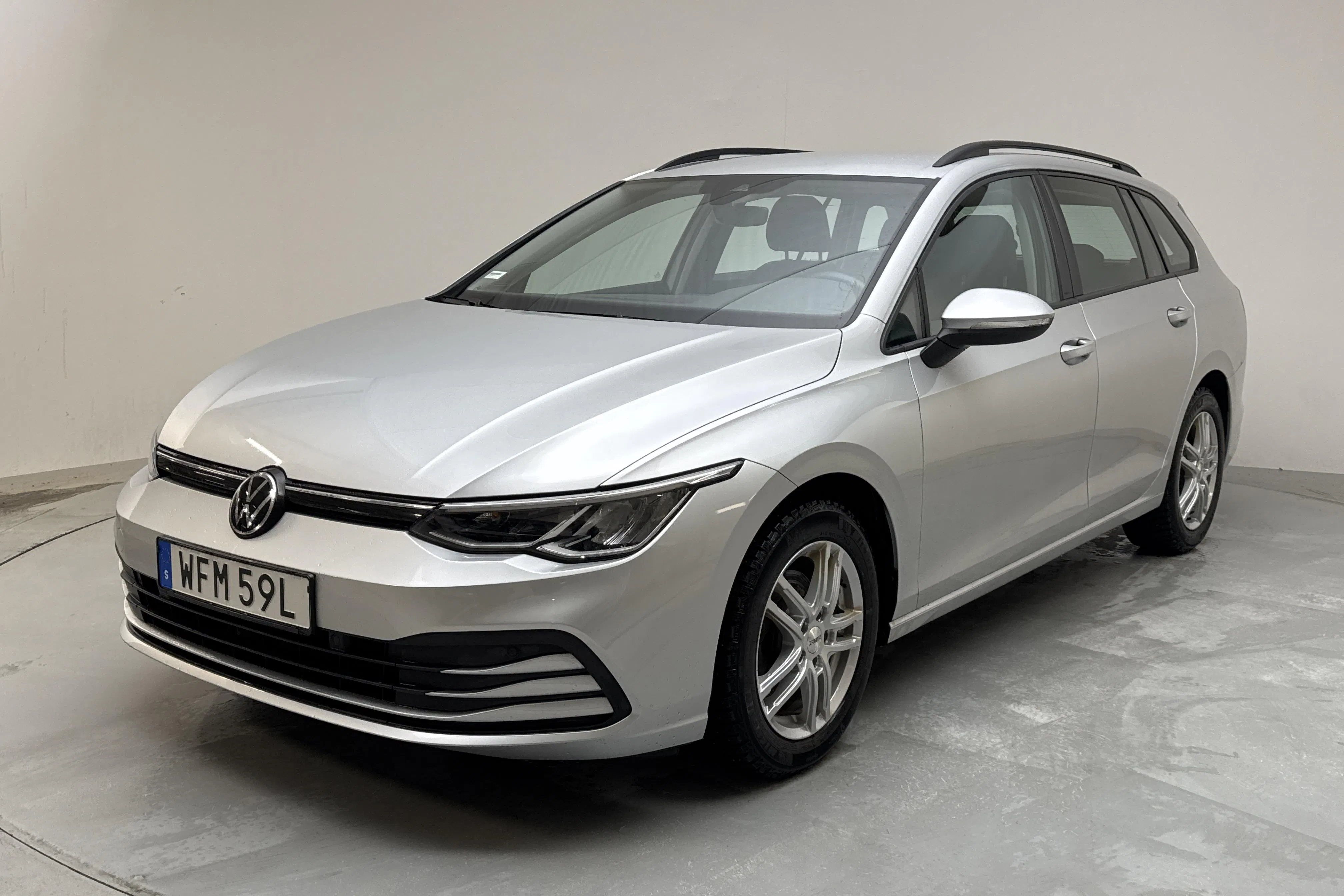 Presentation photo 1 of 12: VW Golf VIII 1.5 eTSI Sportscombi (130hk) - 45 930 km - Automatic - silver - 2021