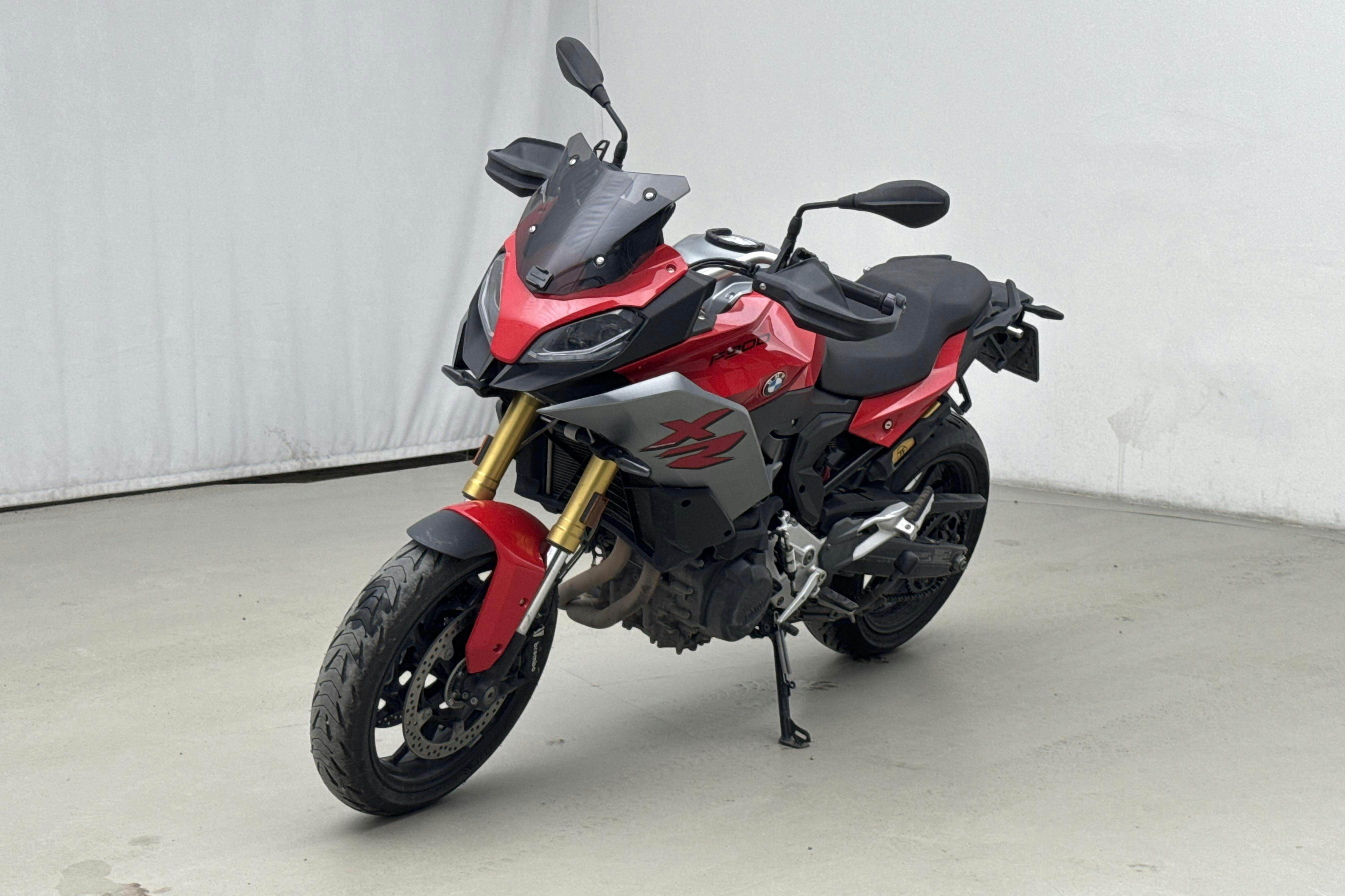 Presentation photo 1 of 15: BMW F 900 XR Motorcykel - 15 910 km - Manual - red - 2020