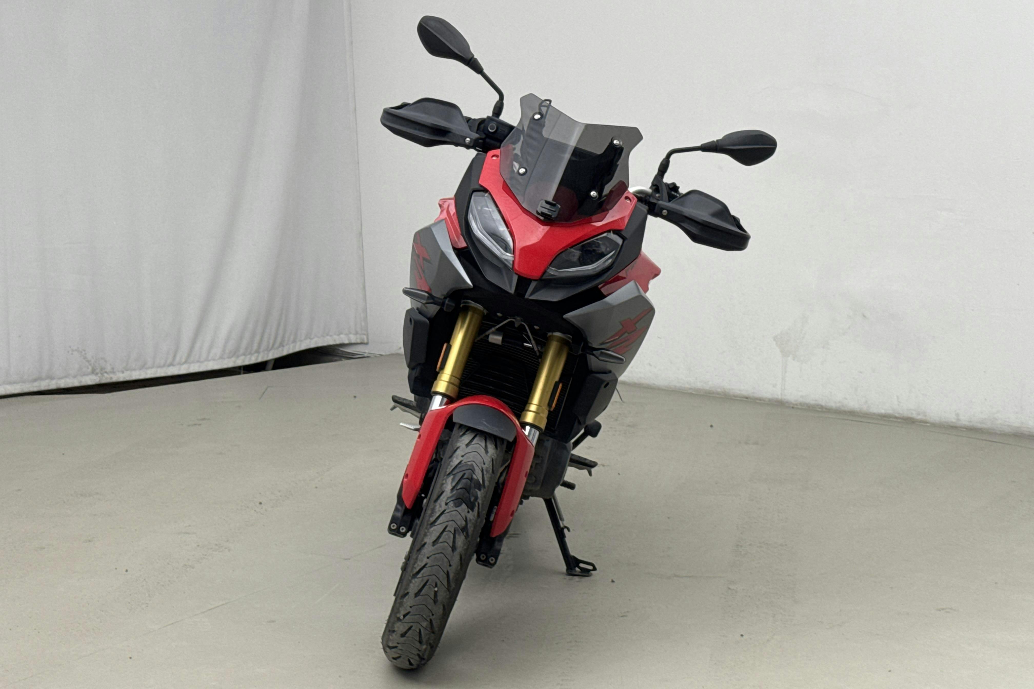 Presentation photo 2 of 15: BMW F 900 XR Motorcykel - 15 910 km - Manual - red - 2020