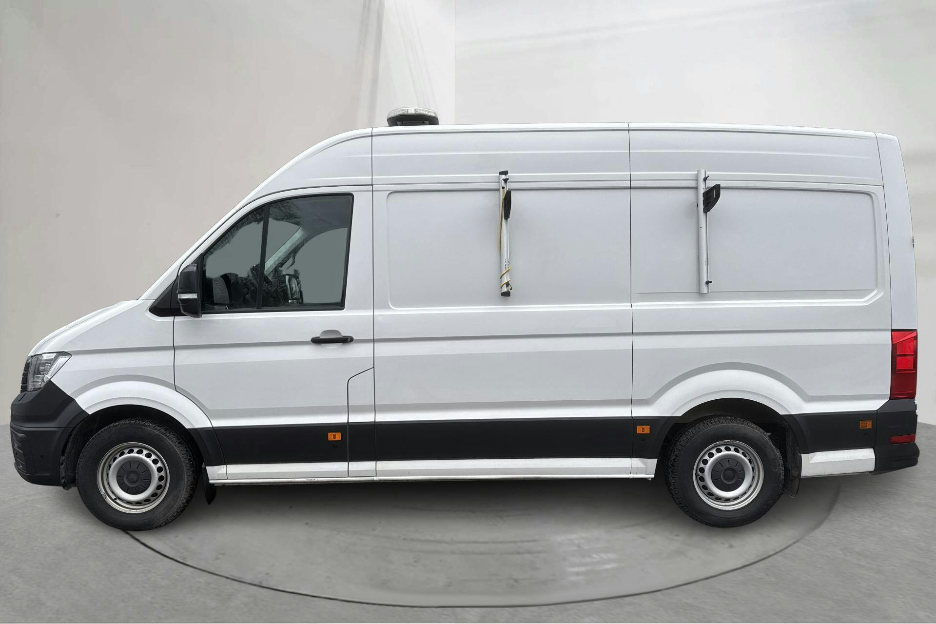 Presentation photo 2 of 26: VW Crafter 35 2.0 TDI Skåp 4Motion (177hk) - 68 830 km - Automatic - white - 2020