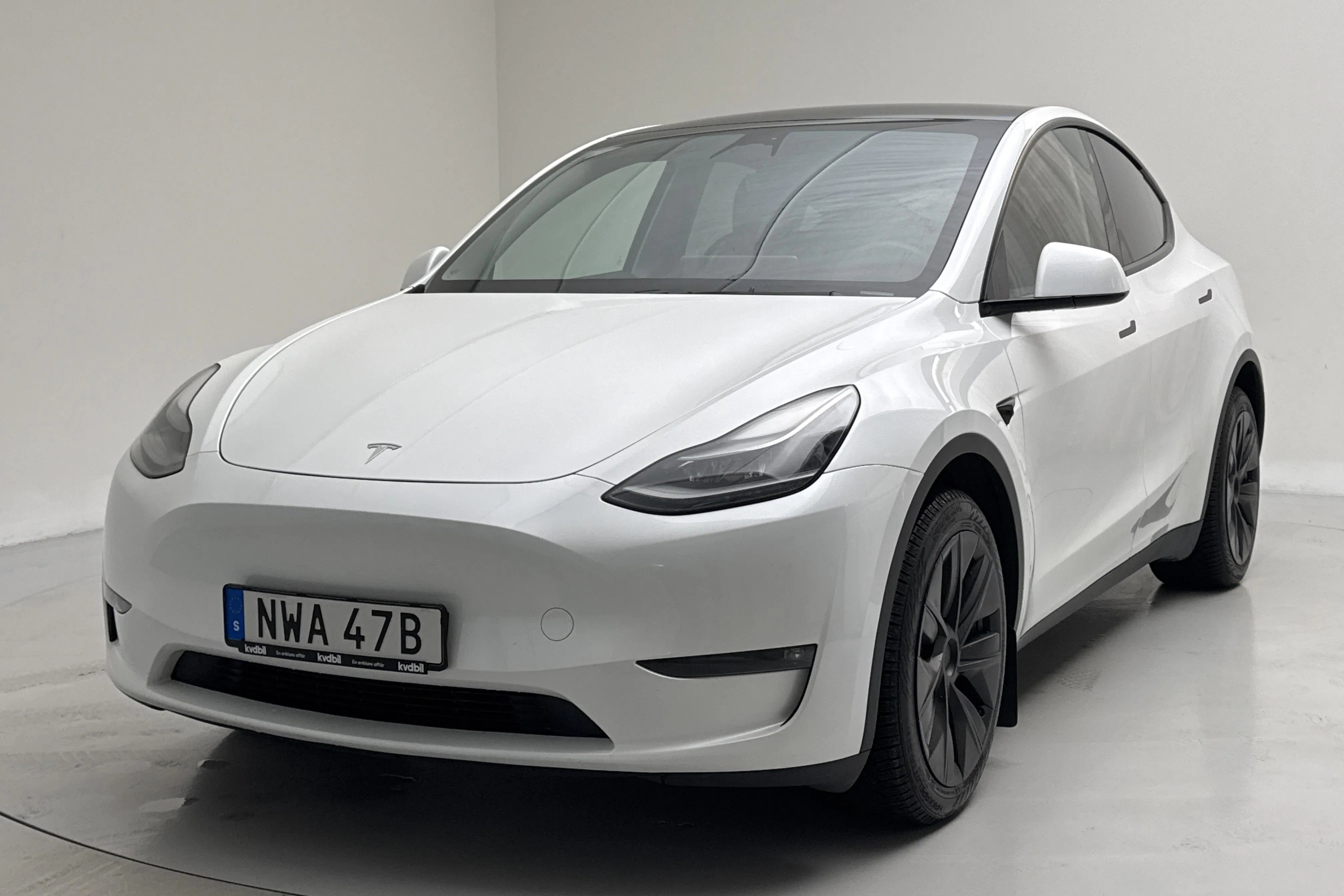 Presentation photo 1 of 18: Tesla Model Y Long Range Dual Motor AWD - 101 940 km - Automatic - white - 2024