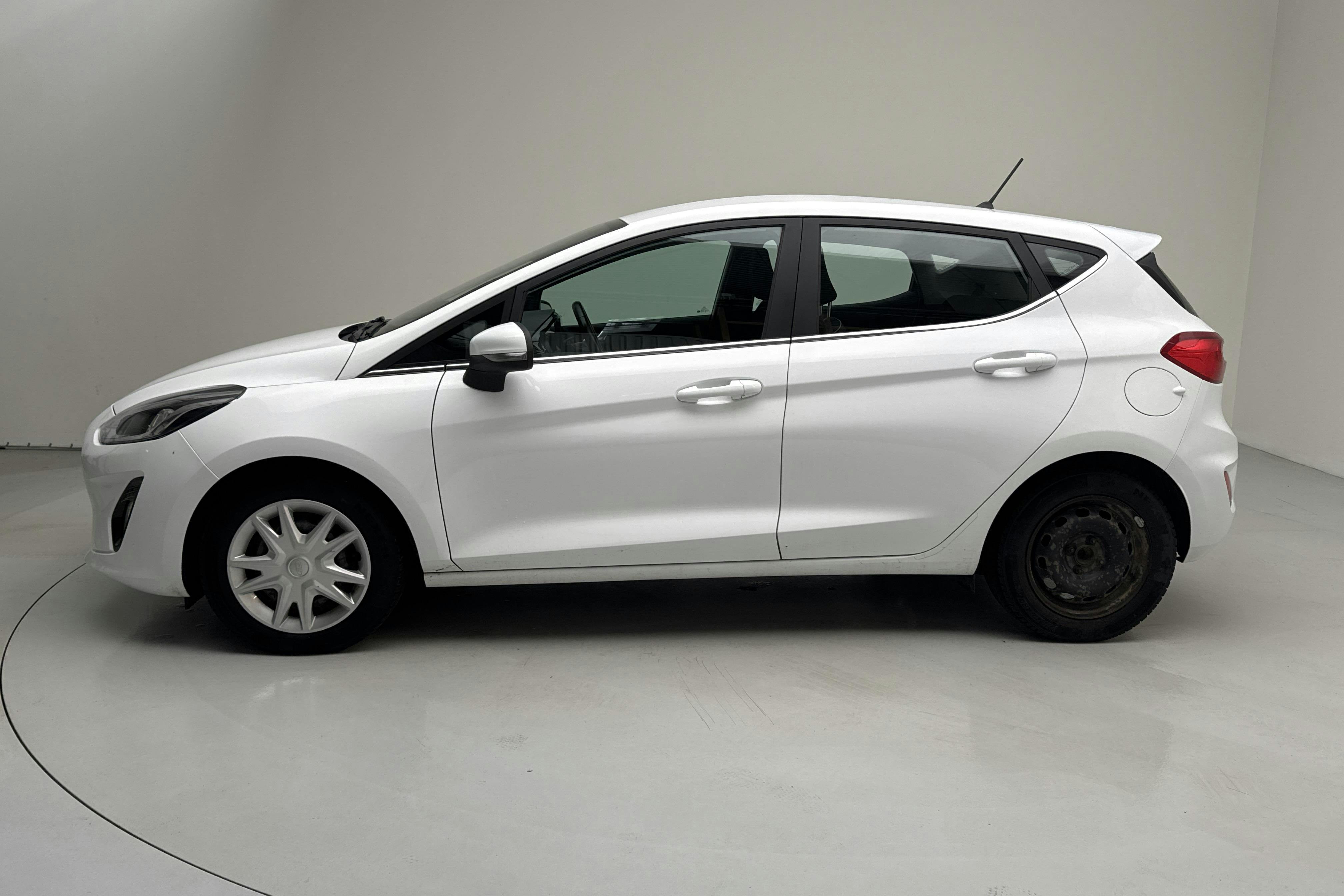 Presentation photo 2 of 13: Ford Fiesta 1.0T EcoBoost 5dr (100hk) - 111 820 km - Automatic - white - 2018