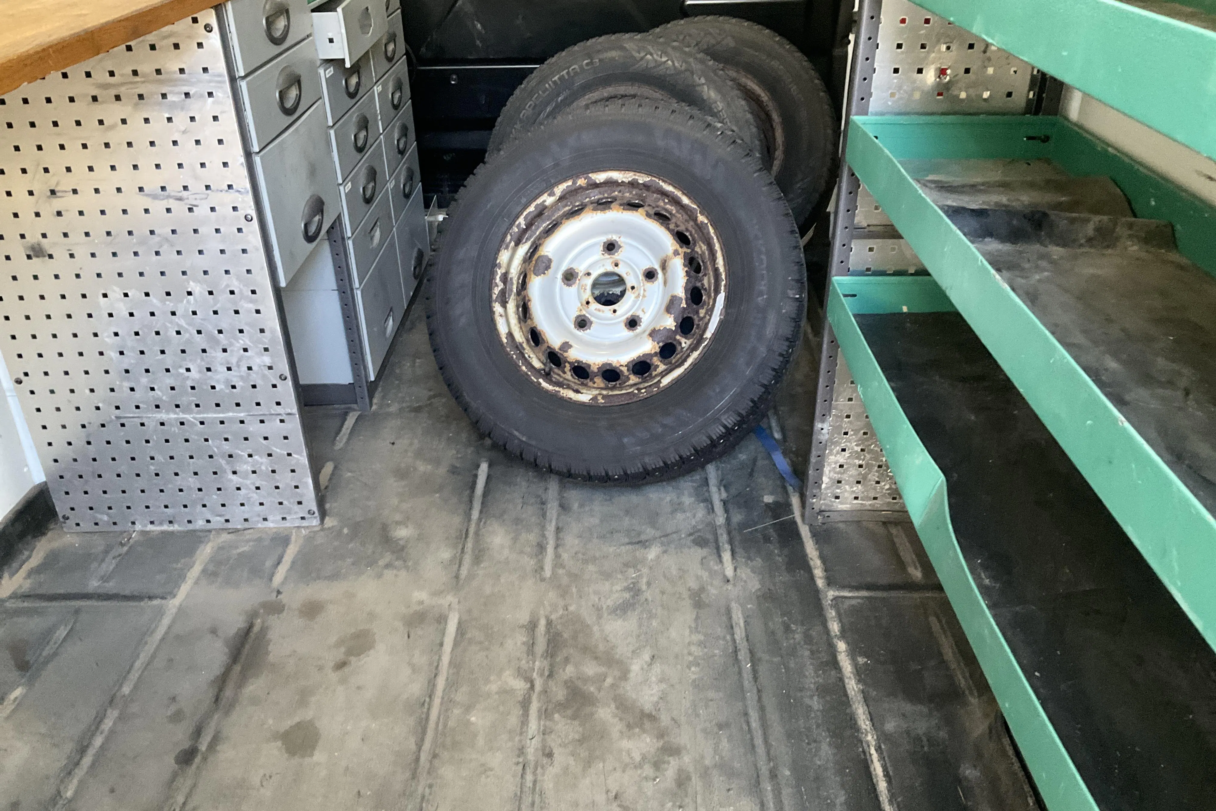 Presentation photo 9 of 9: Ford Transit 350 2.2 TDCi Skåp 2WD (125hk) - 147 000 km - Manual - white - 2016