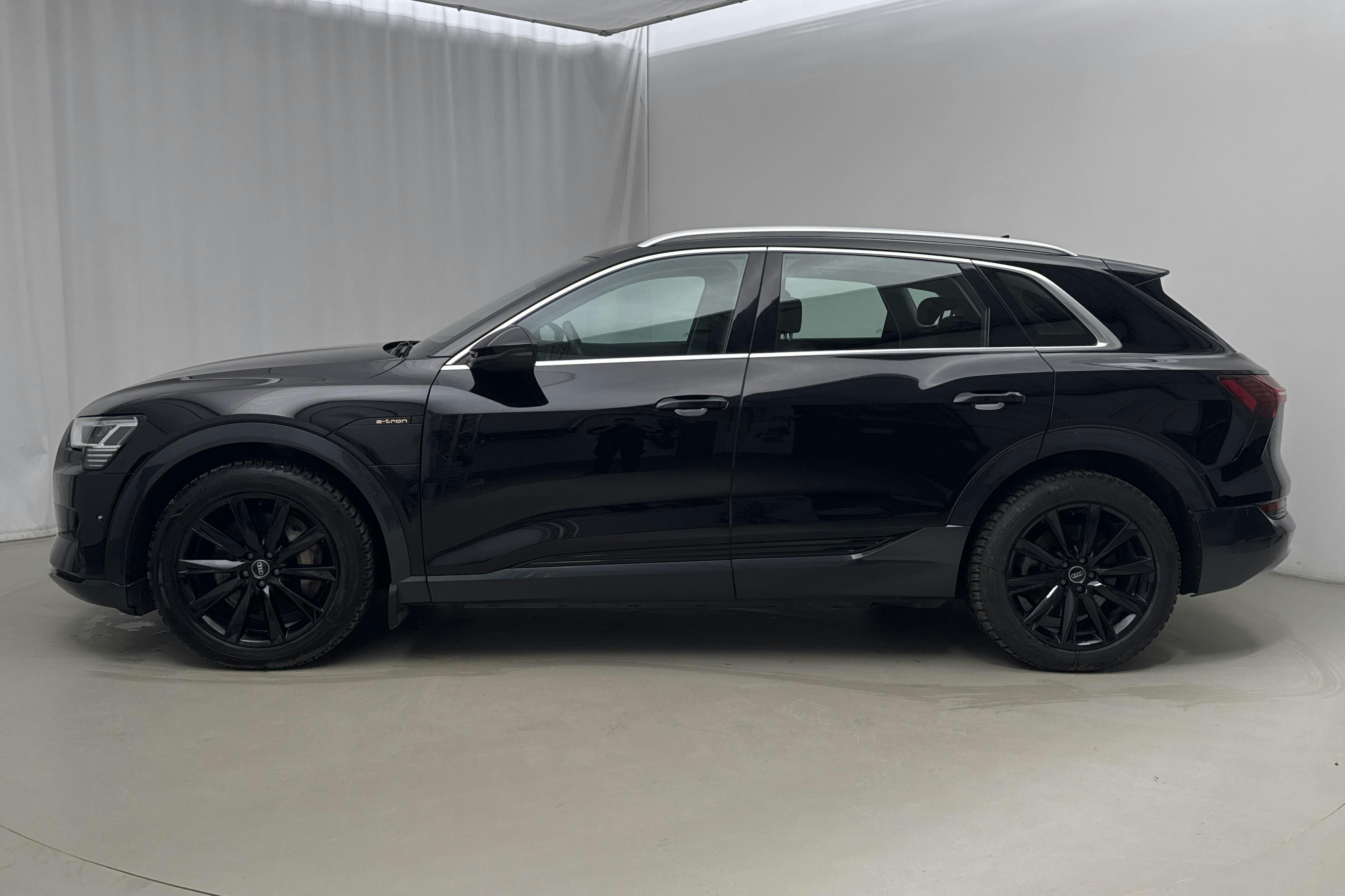Presentation photo 2 of 19: Audi e-tron 55 quattro 95kWh (360hk) - 67 150 km - Automatic - black - 2022