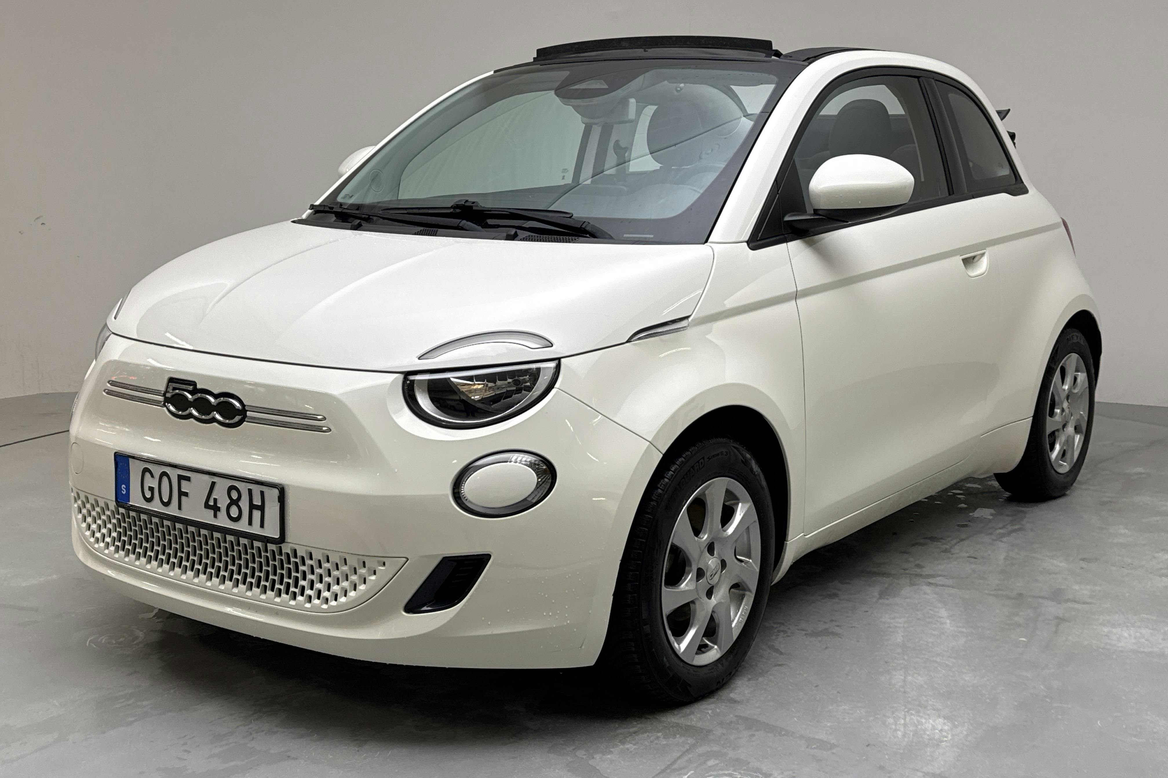 Presentation photo 1 of 22: Fiat 500e Cabriolet 42kWh (118hk) - 53 030 km - Automatic - white - 2021