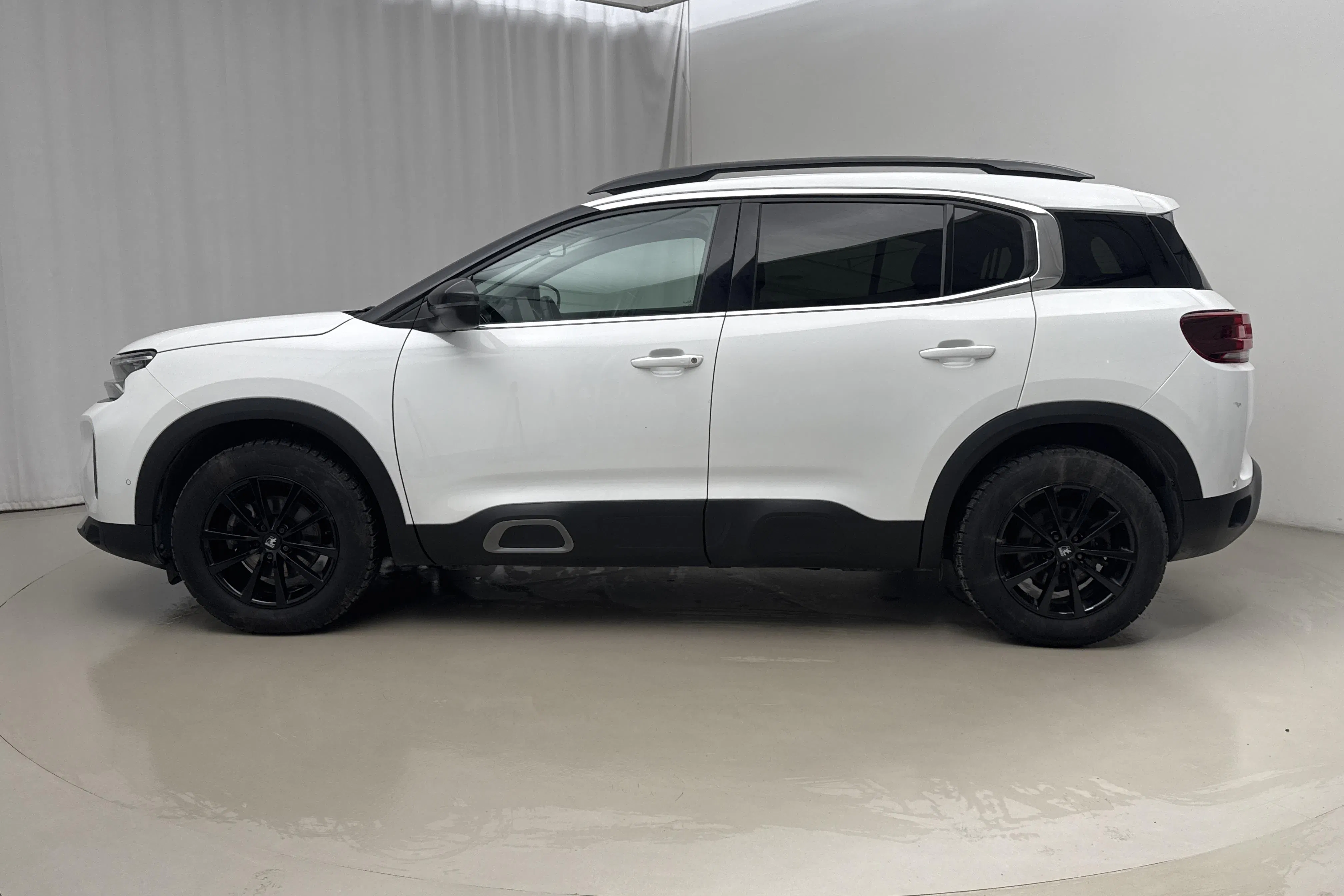 Presentation photo 2 of 16: Citroën C5 Aircross PureTech (130hk) - 56 890 km - Automatic - white - 2023