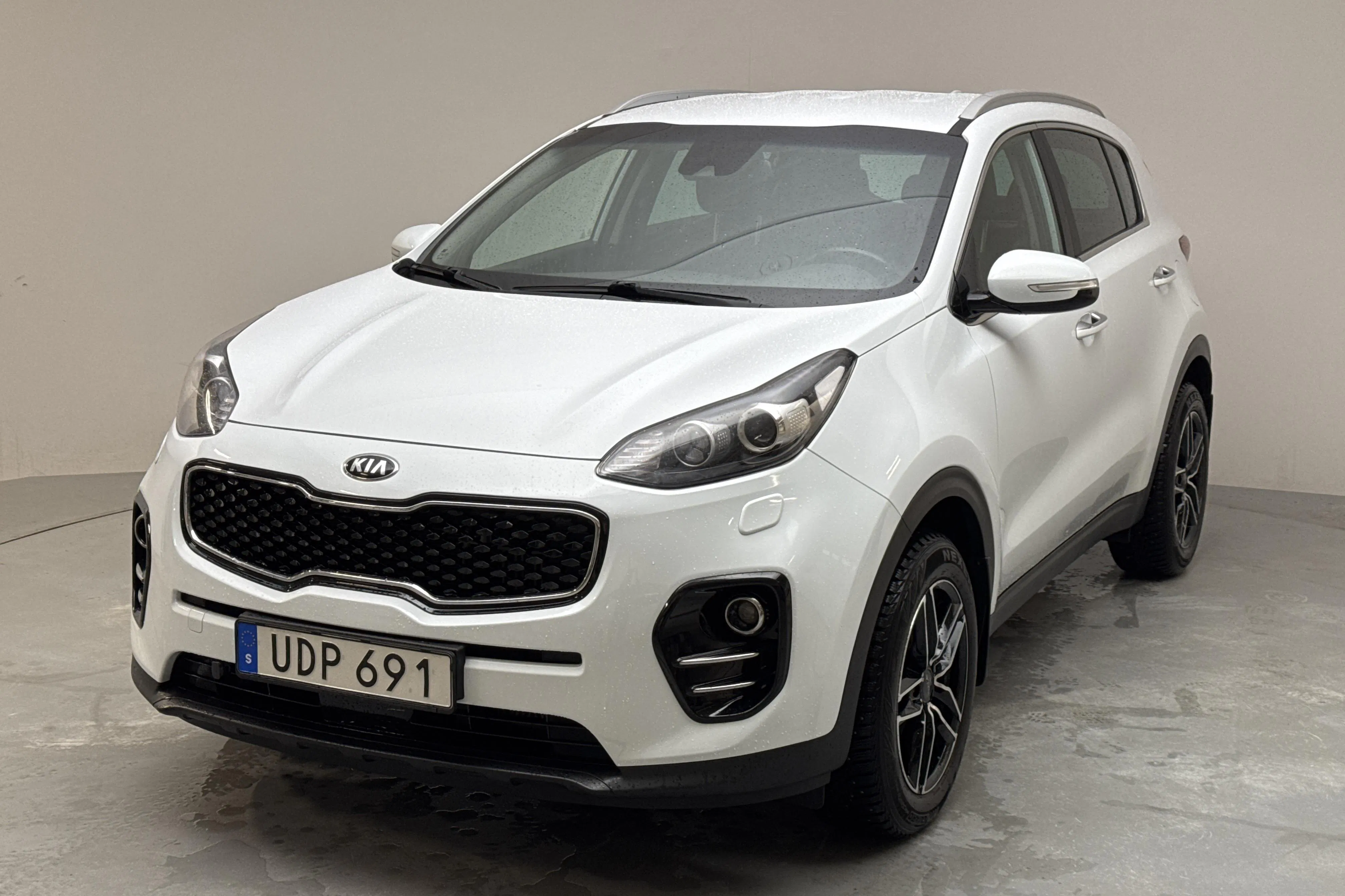 Presentationsfoto 1 av 13: KIA Sportage 1.7 CRDi 2WD (115hk) - 14 698 mil - Manuell - vit - 2016