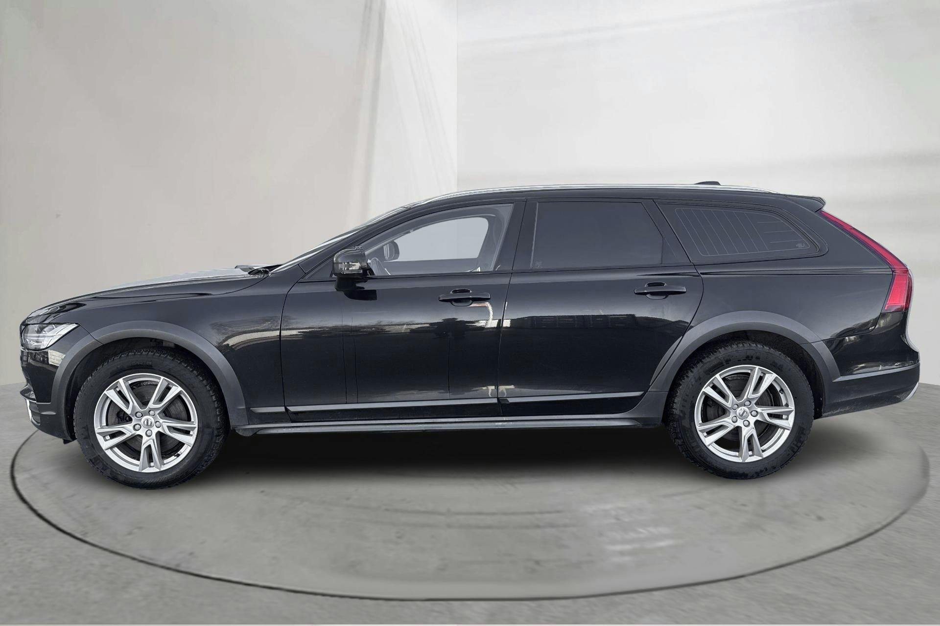 Presentation photo 2 of 16: Volvo V90 D4 Cross Country AWD (190hk) - 239 340 km - Manual - black - 2019