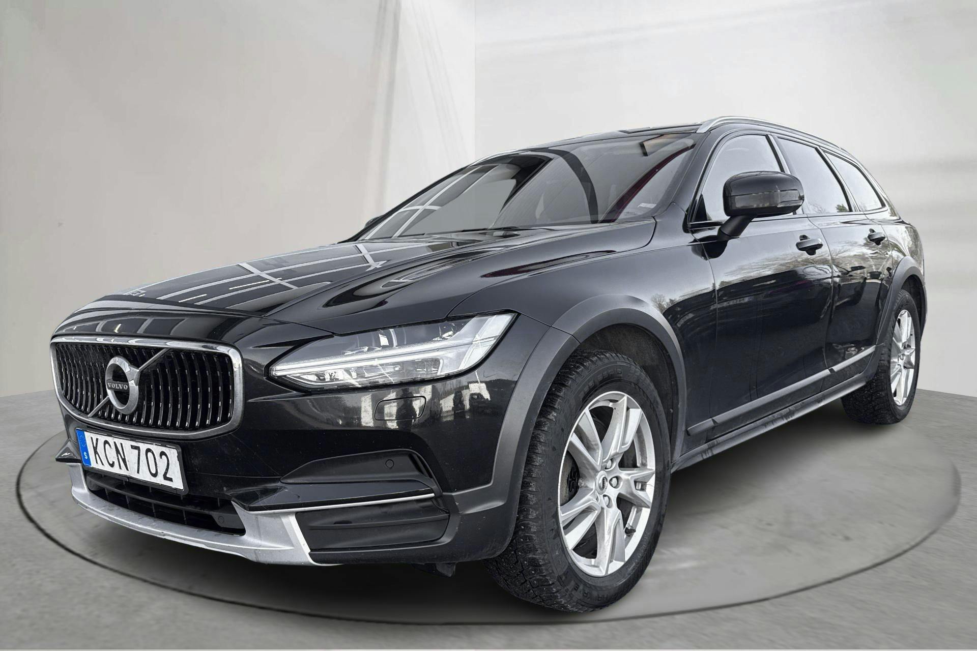 Presentation photo 1 of 16: Volvo V90 D4 Cross Country AWD (190hk) - 239 340 km - Manual - black - 2019