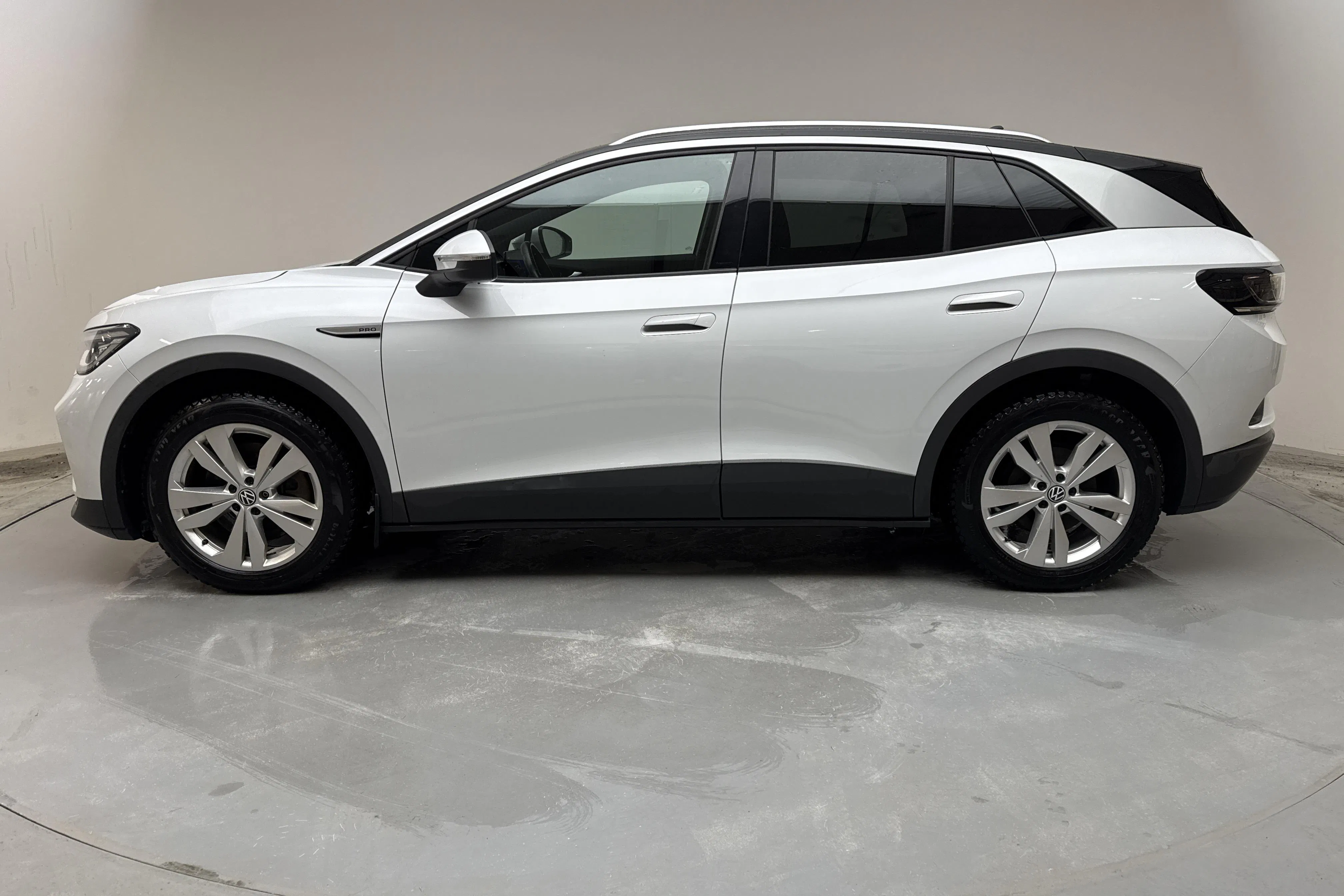 Presentationsfoto 2 av 17: VW ID.4 77kWh (204hk) - 14 055 mil - Automat - vit - 2022