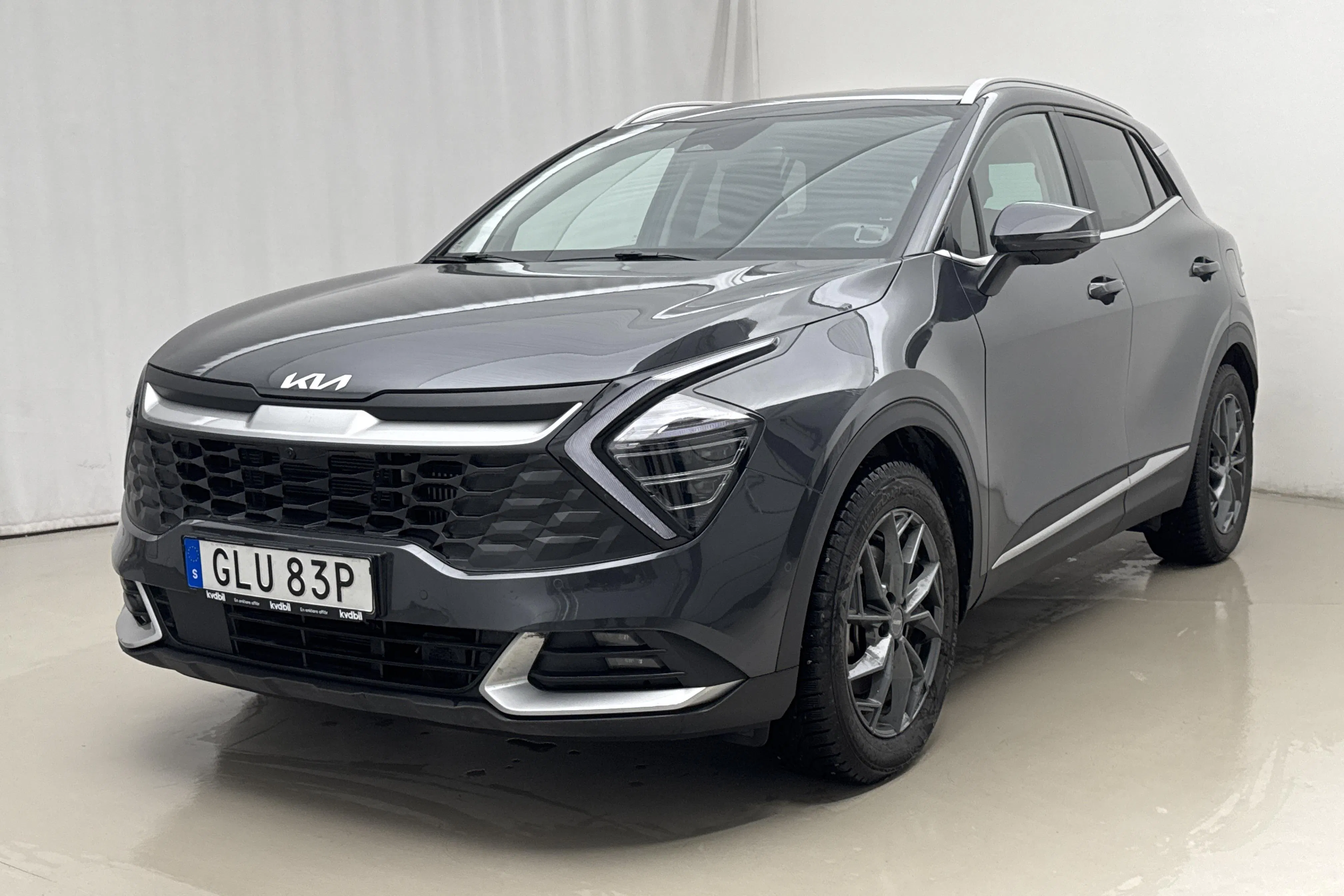 Presentationsfoto 1 av 26: KIA Sportage PHEV AWD (265hk) - 5 308 mil - Automat - Dark Grey - 2024