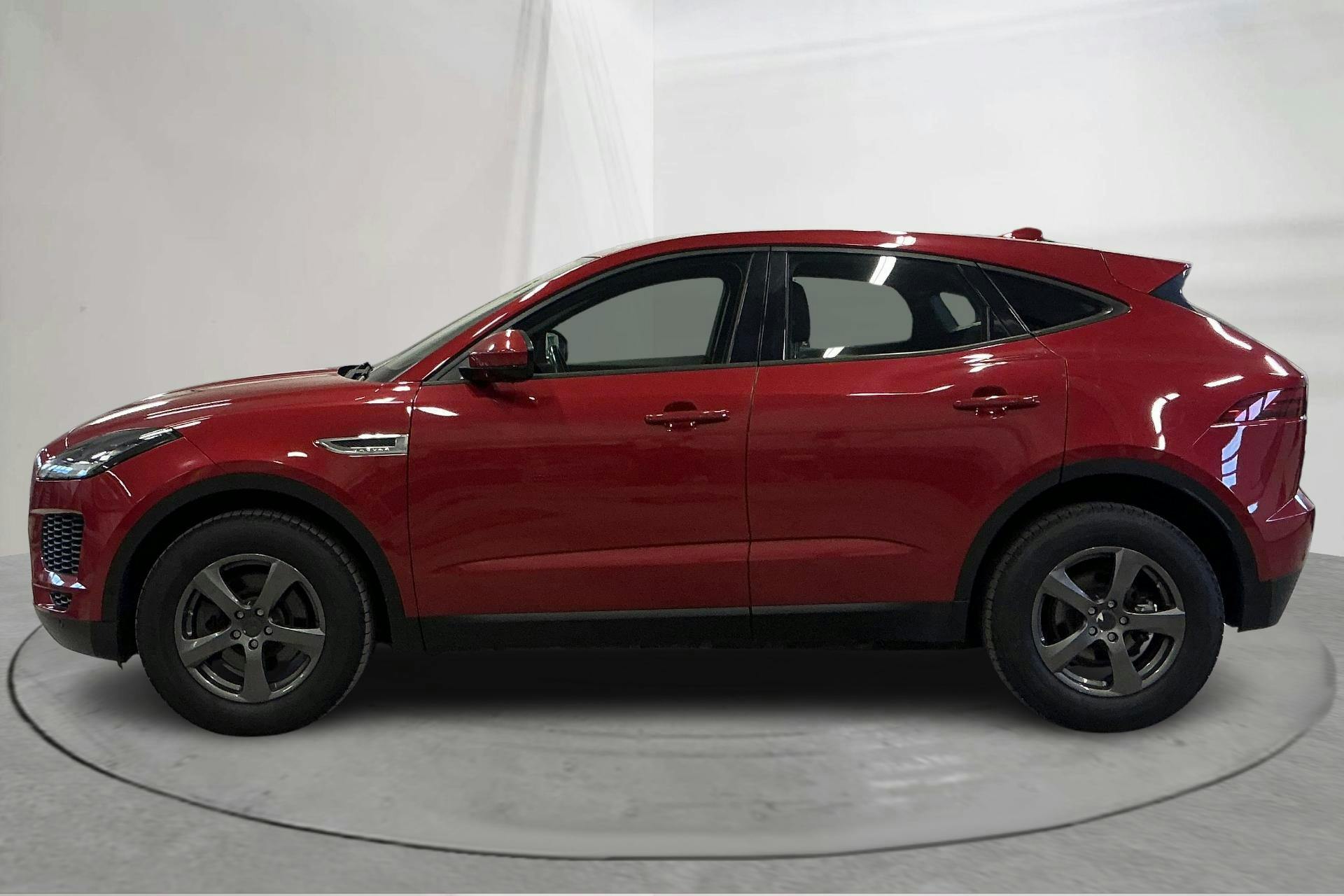 Presentationsfoto 2 av 17: Jaguar E-Pace D150 AWD (150hk) - 10 121 mil - Automat - röd - 2018