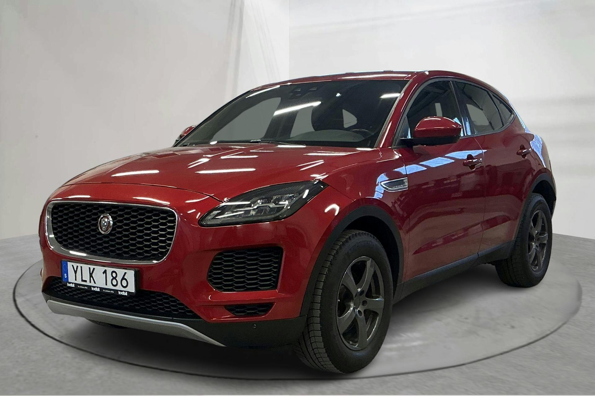 Presentationsfoto 1 av 17: Jaguar E-Pace D150 AWD (150hk) - 10 121 mil - Automat - röd - 2018