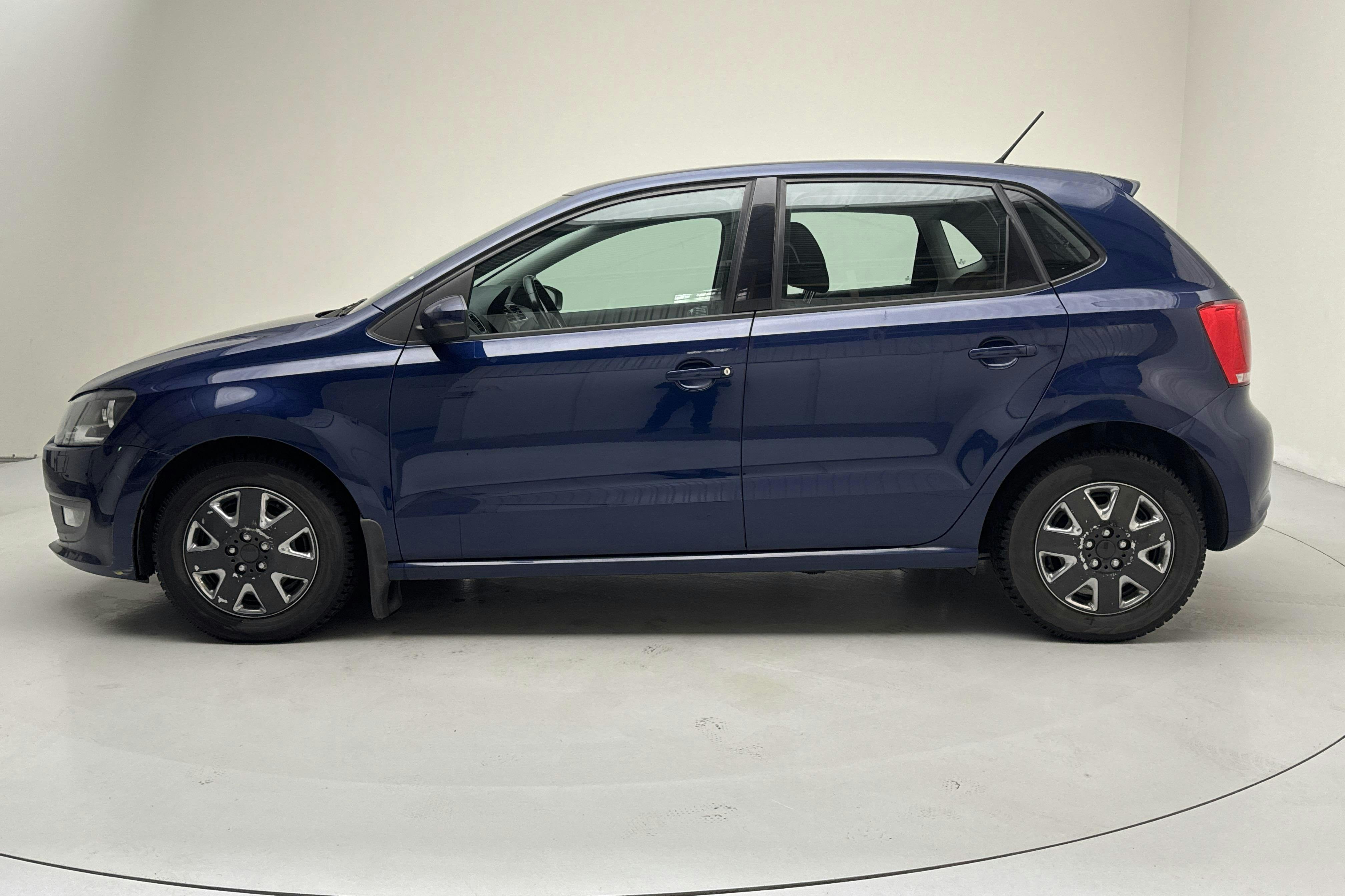 Presentationsfoto 2 av 12: VW Polo 1.4 5dr (85hk) - 20 989 mil - Manuell - Dark Blue - 2010